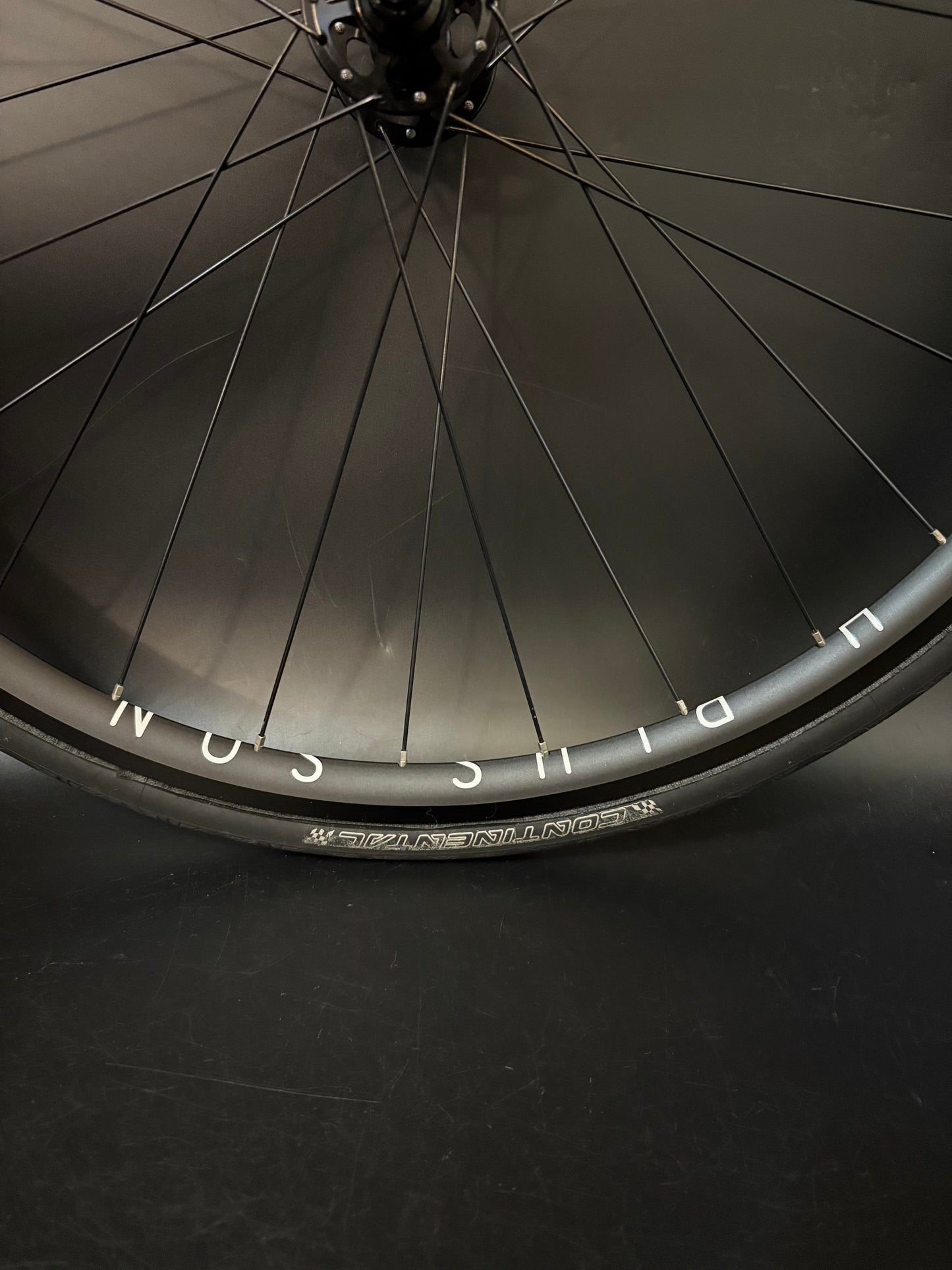 H Plus Son Archetype Black / Spike Hubs Wheelset 28h