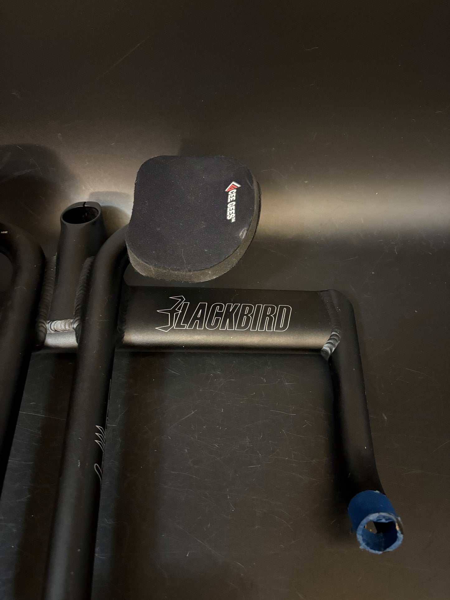 Blackbird Linear Aero Handlebar Black 38cm 85mm