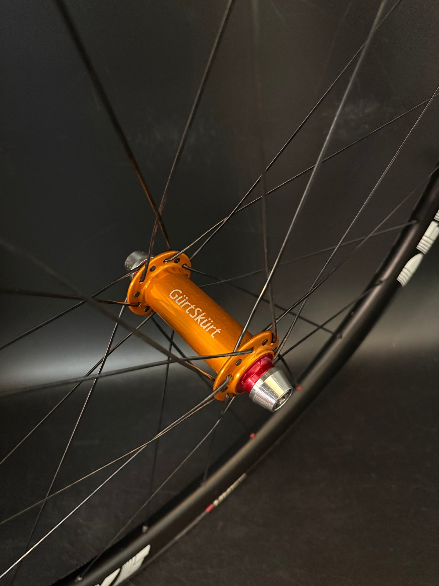 Deluxe White Logo 45mm Carbon / Mack Hubs Wheelset Orange 24h
