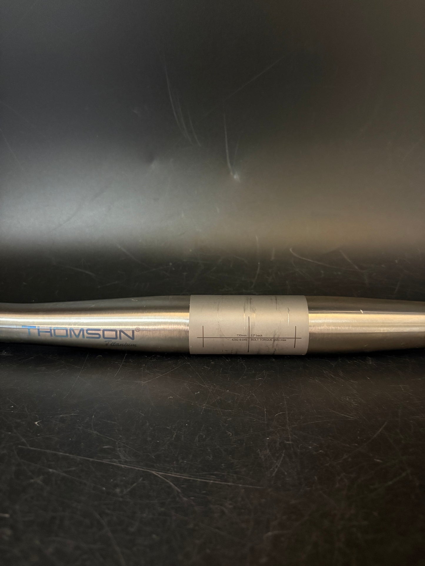 Thomson Flat Handlebar Titanium 670mm 31.8