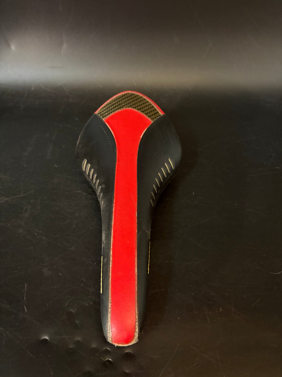 Fizik Arione Saddle Black/Red Carbon