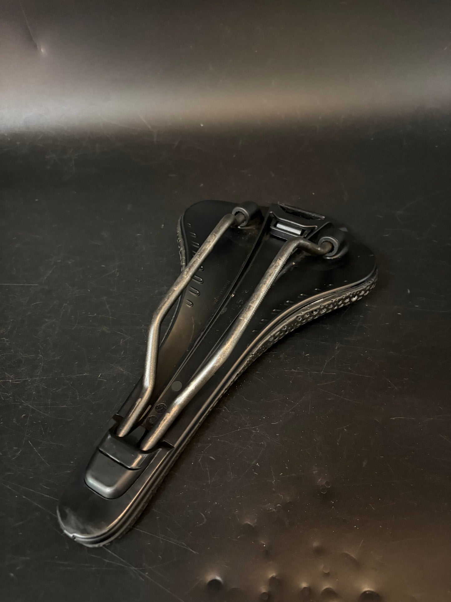 Fizik Versus Evo Adaptive Saddle Black