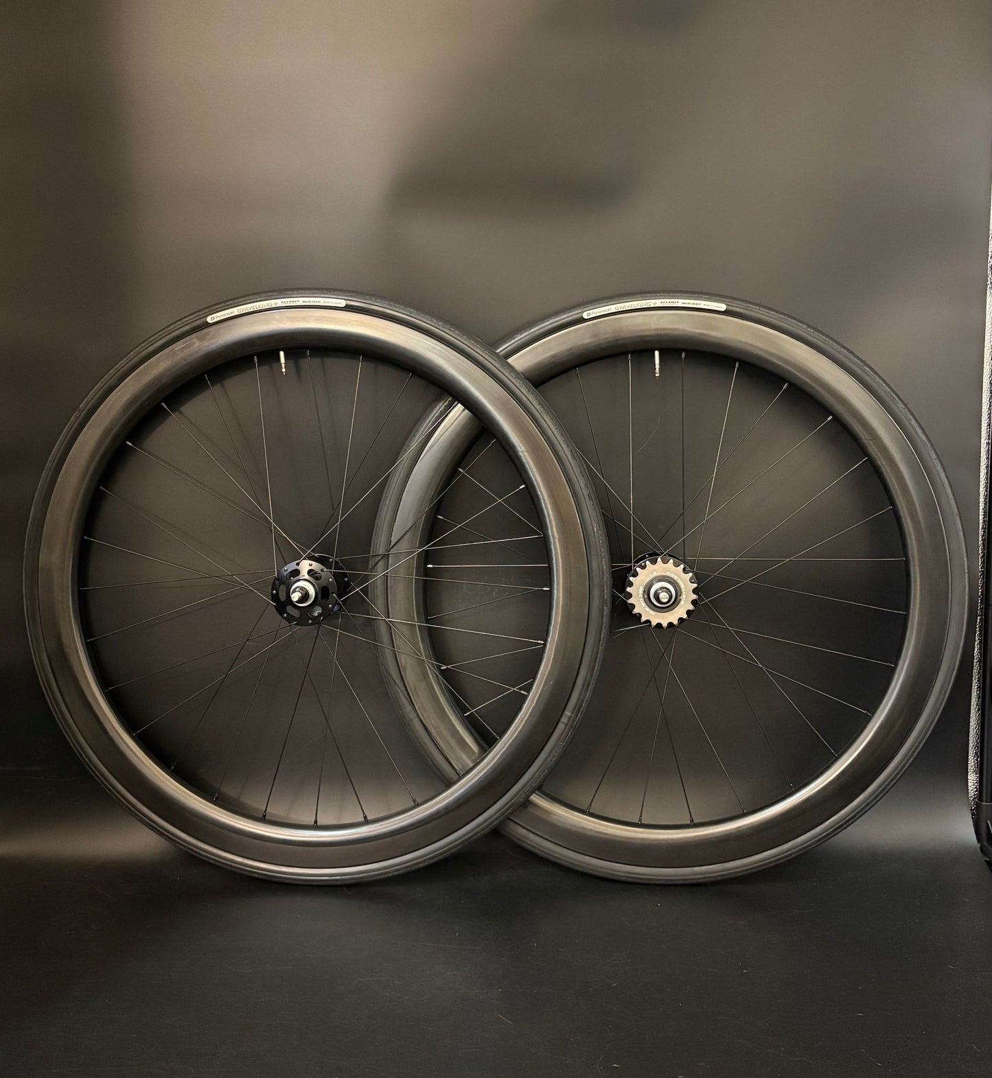 Light Bicycle Falcon AR45 Carbon Clincher / White Industries Black Wheelset 28h