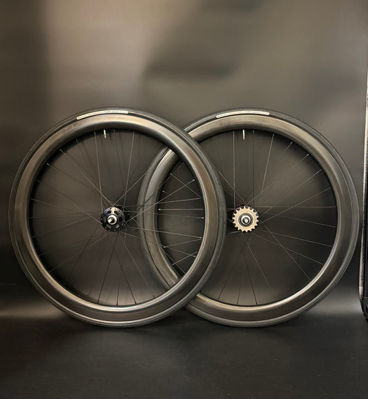 Light Bicycle Falcon AR45 Carbon Clincher / White Industries Black Wheelset 28h