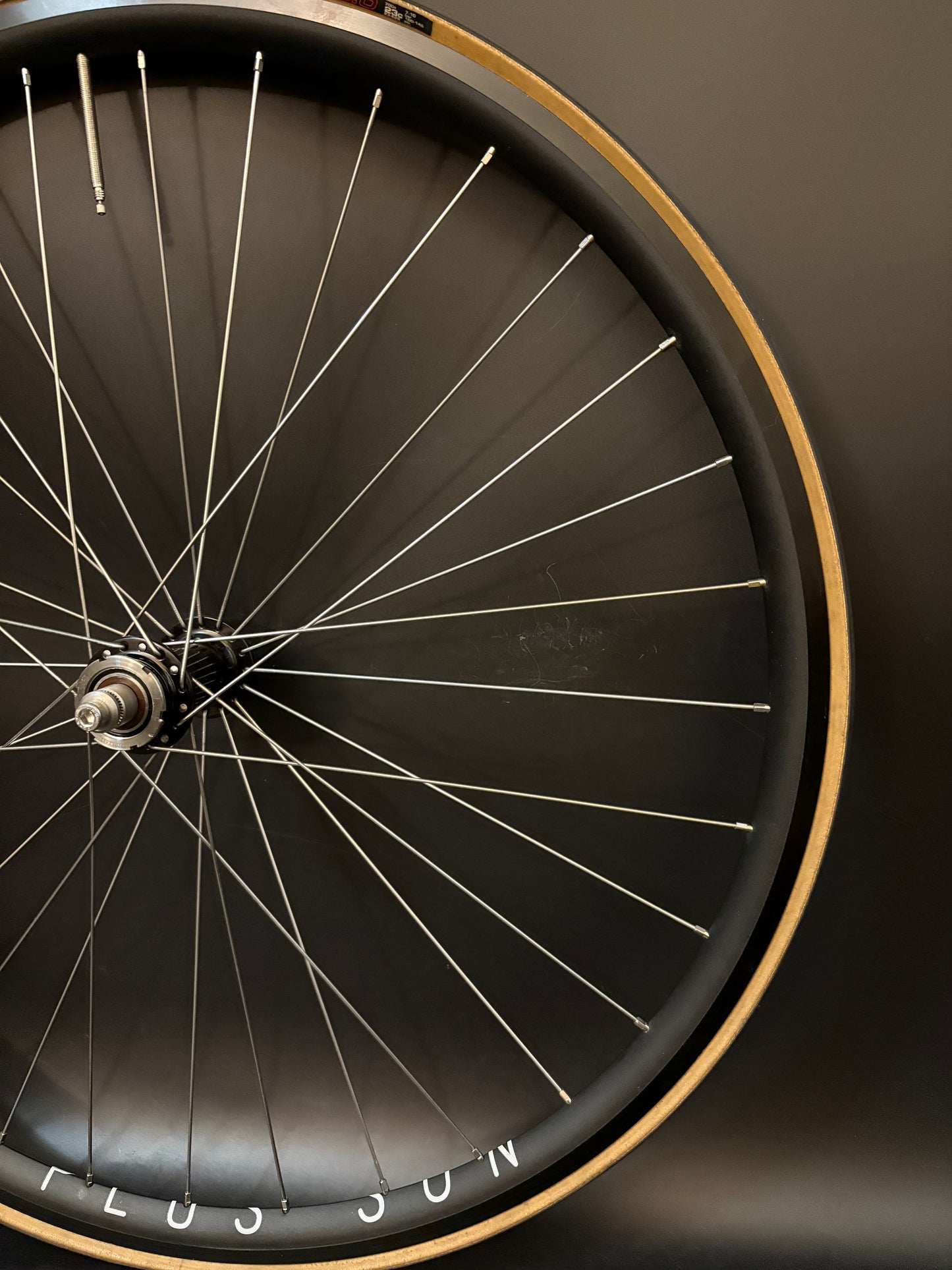 H Plus Son Archetype Black / Phil Wood LF Wheelset Black 24/32h