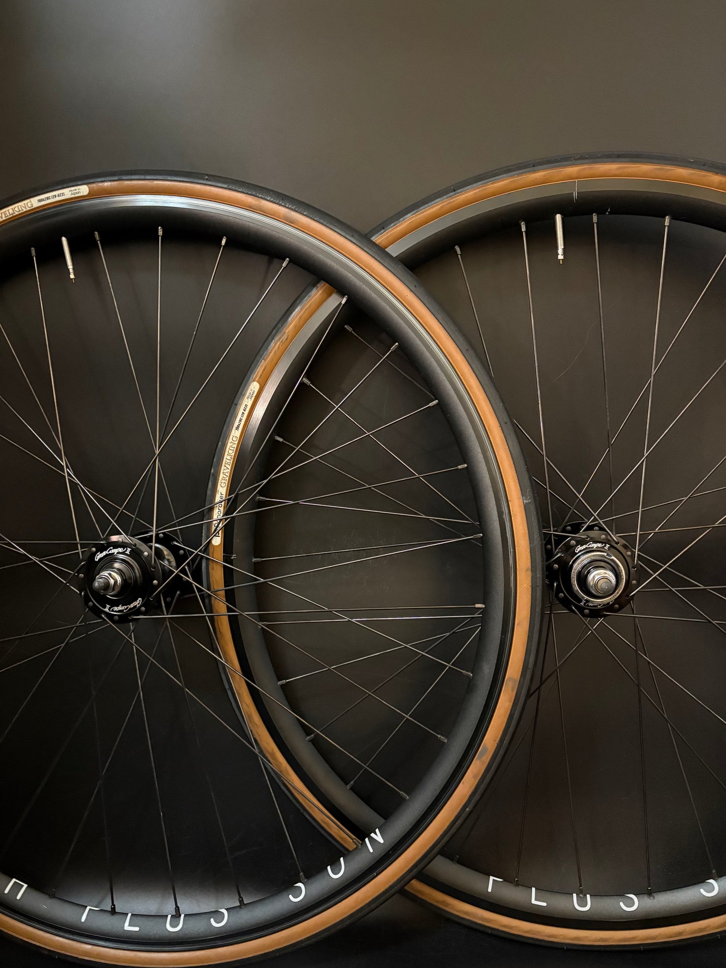 H Plus Son Archetype Black / Gran Compe Wheelset 32h
