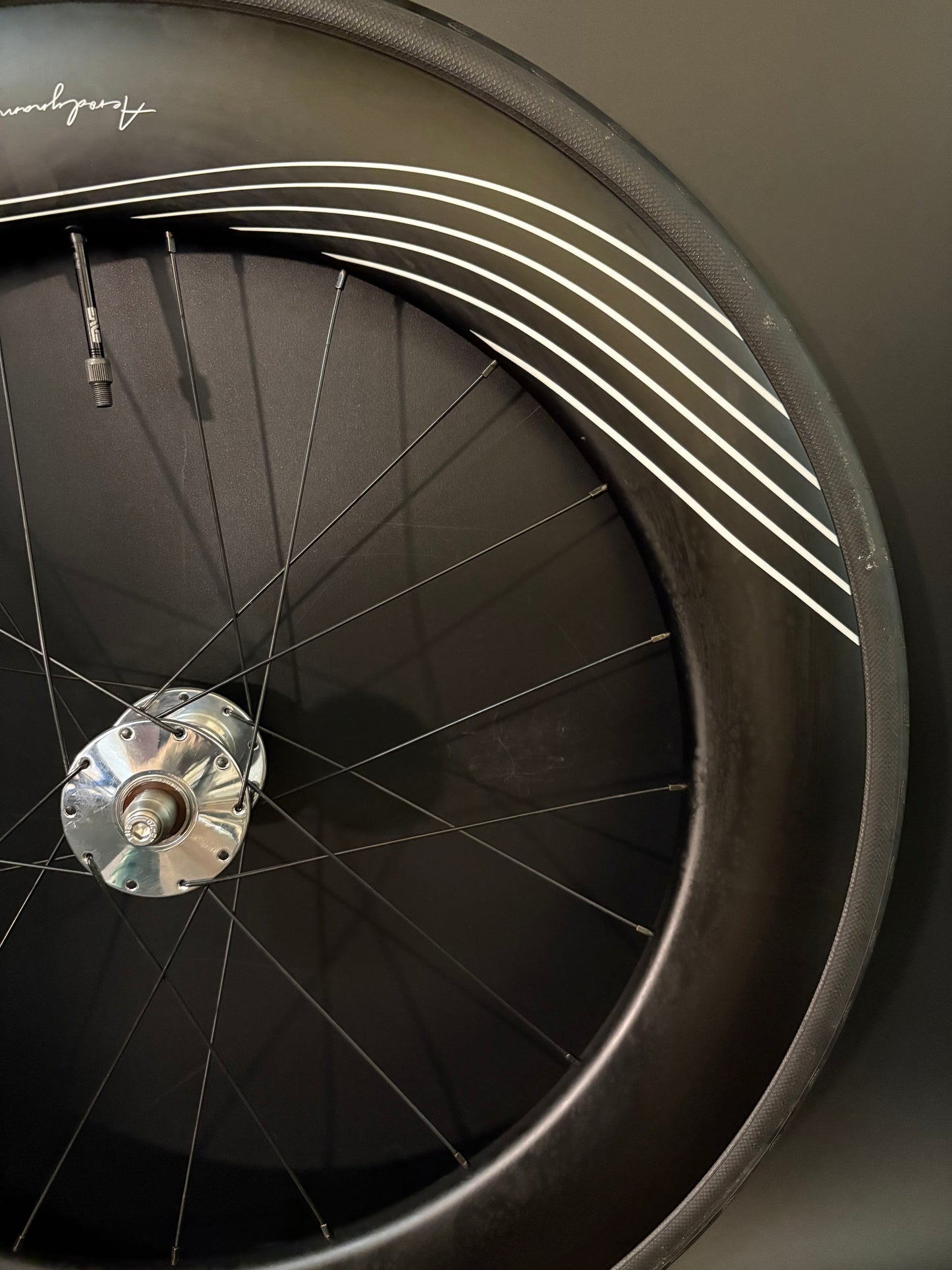 Hunt Aerodynamicist 82mm Carbon Clincher / Phil Wood Wheelset 20/24h