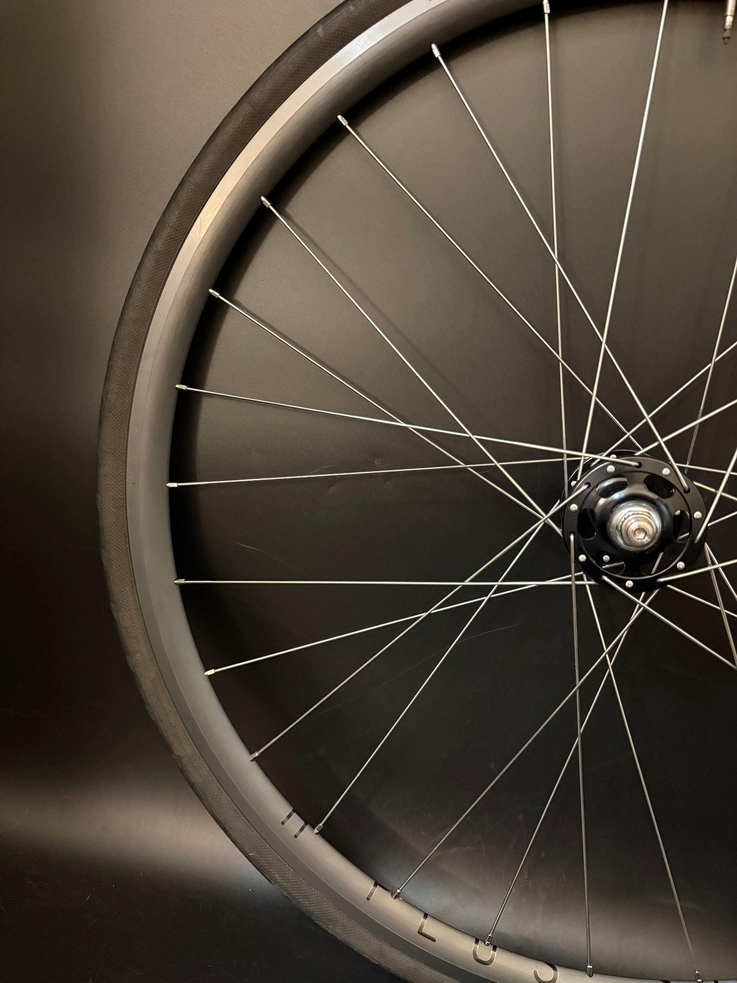 H Plus Son Archetype Grey / Paul Wheelset 28h
