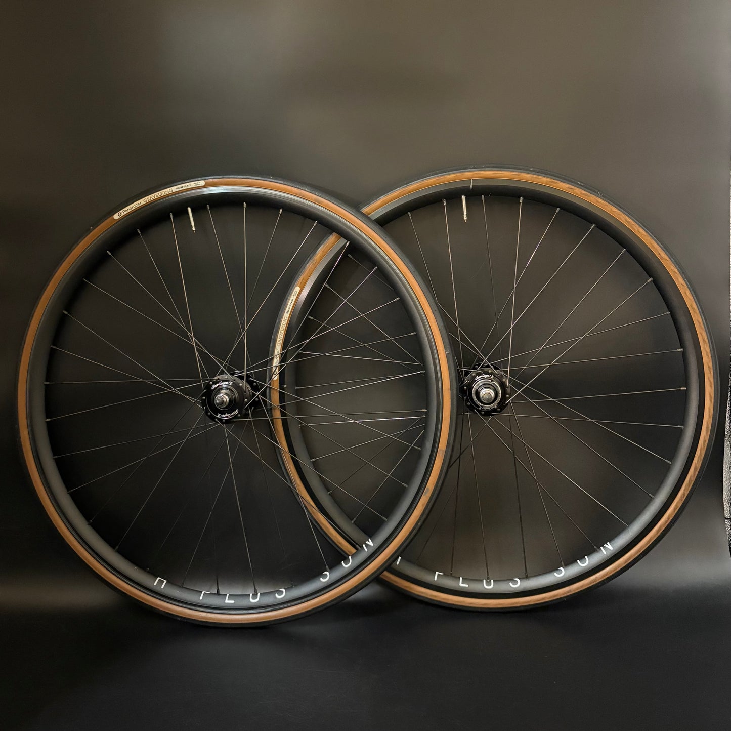 H Plus Son Archetype Black / Gran Compe Wheelset 32h