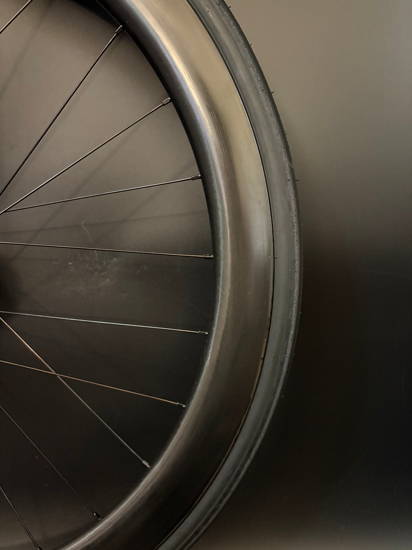 Light Bicycle Falcon AR45 Carbon Clincher / White Industries Black Wheelset 28h