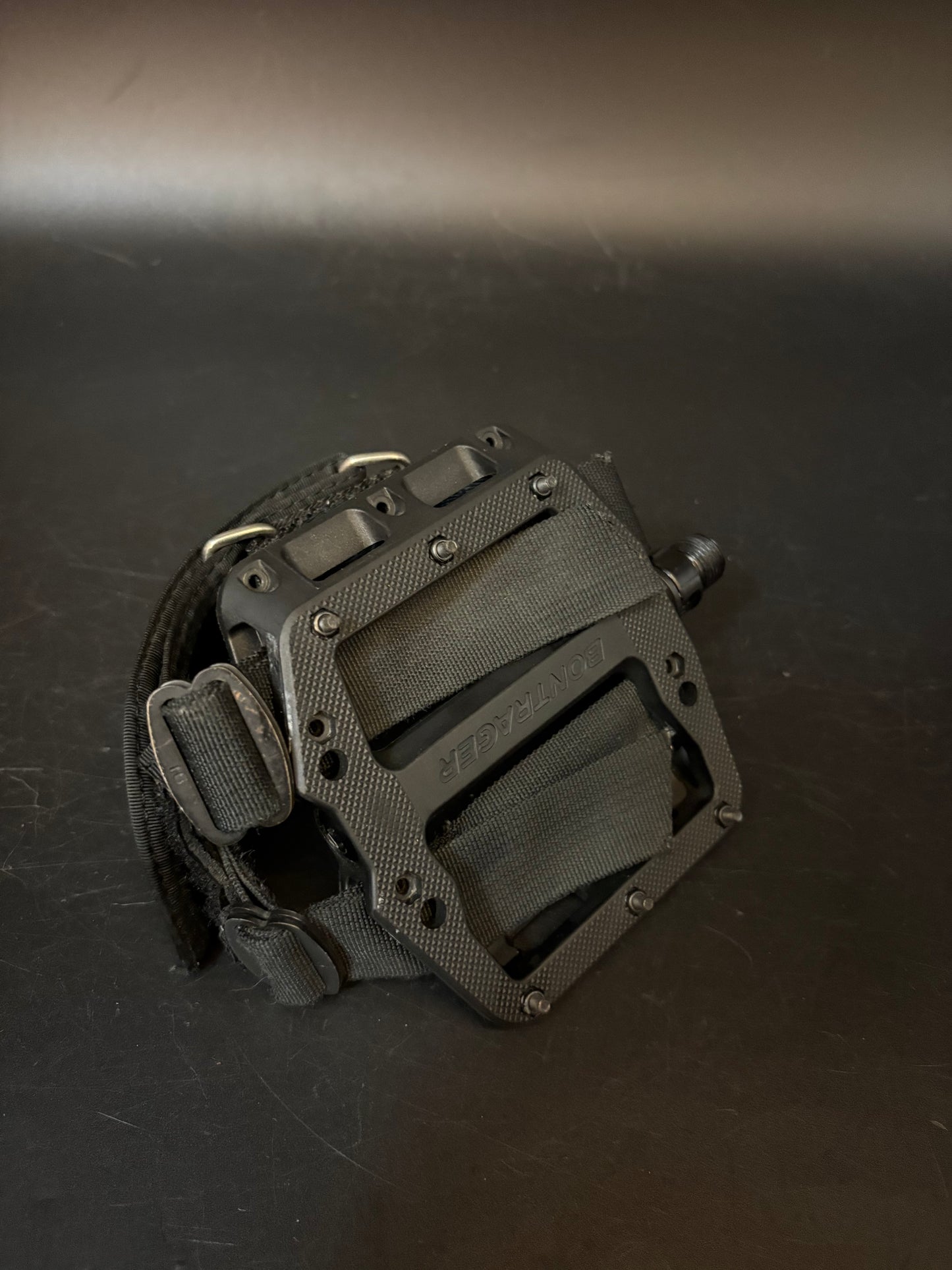 Bontrager Pedals / Hold Fast Straps Black Pedal Setup
