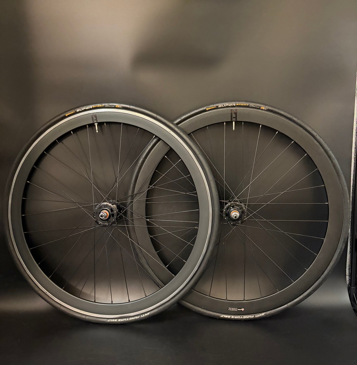 H Plus Son Formation Face + SL42 Black / Origin 8 Wheelset 32h