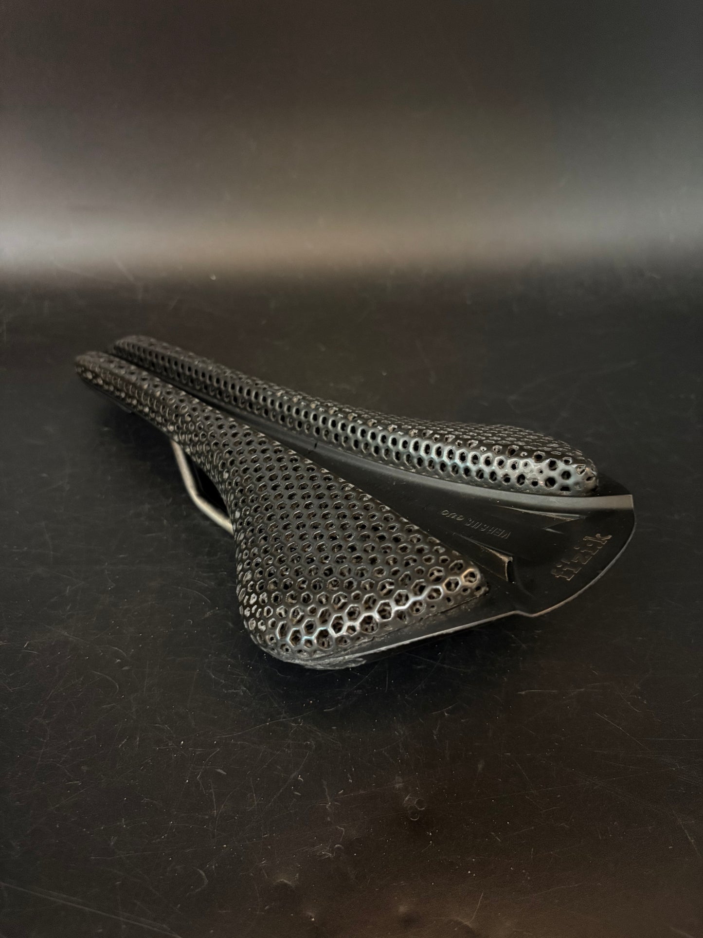 Fizik Versus Evo Adaptive Saddle Black
