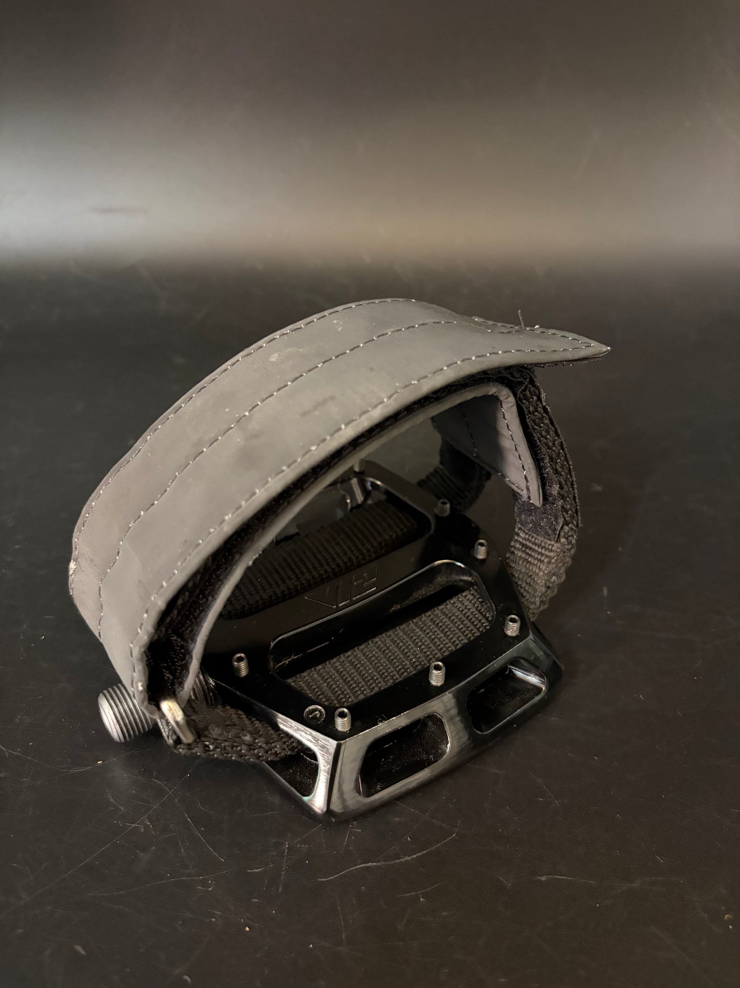DMR Bikes / Ynot Straps Reflective Pedal Setup