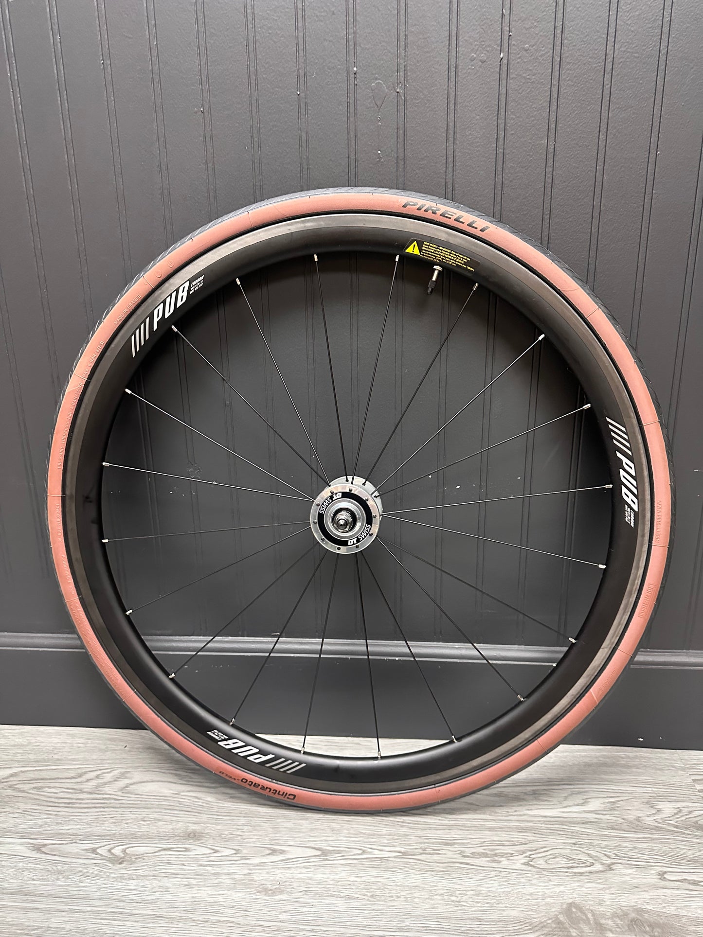 Pub 40mm Carbon / DT Swiss Wheelset 20/24h Fixed/Fixed