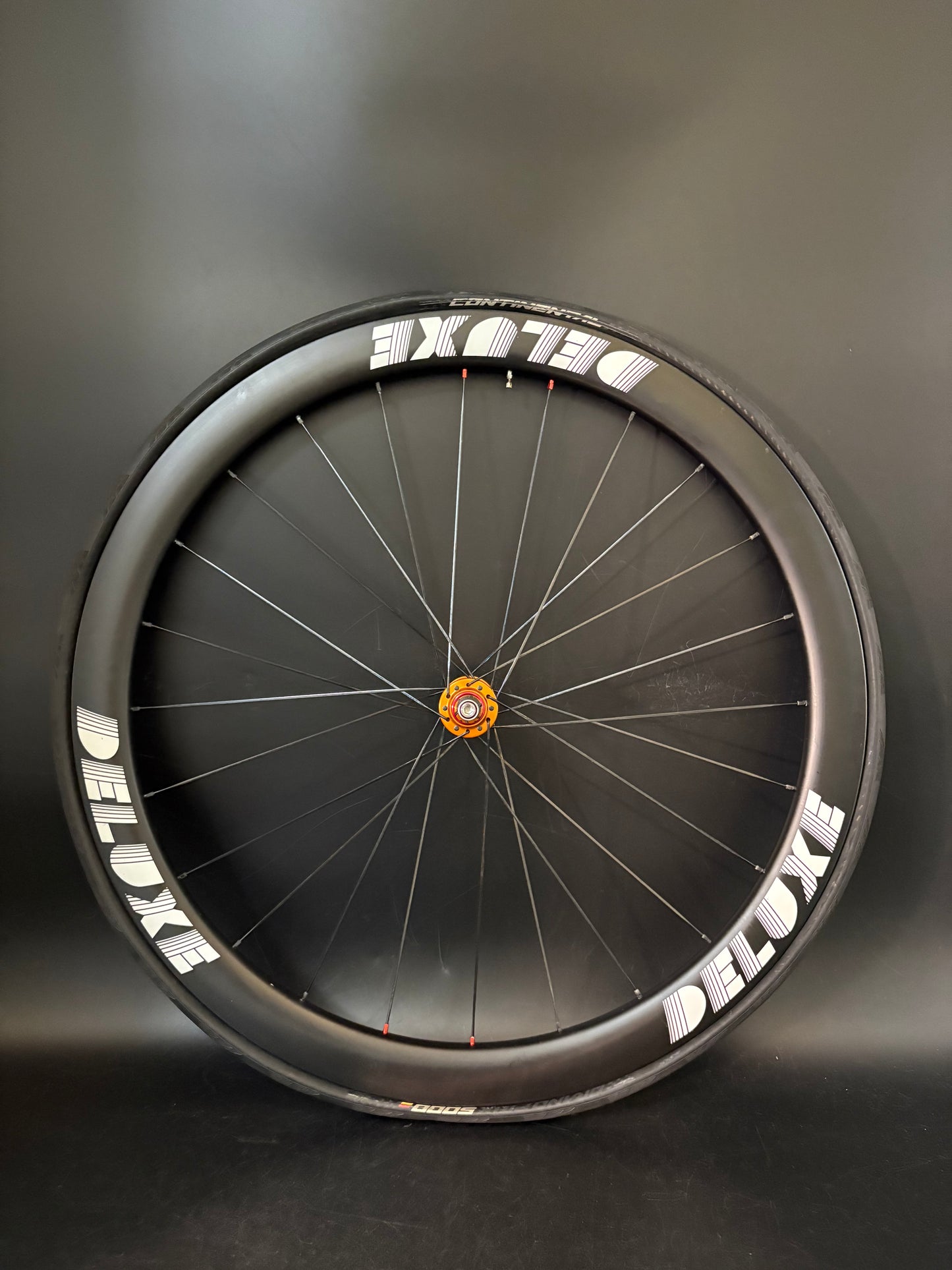 Deluxe White Logo 45mm Carbon / Mack Hubs Wheelset Orange 24h