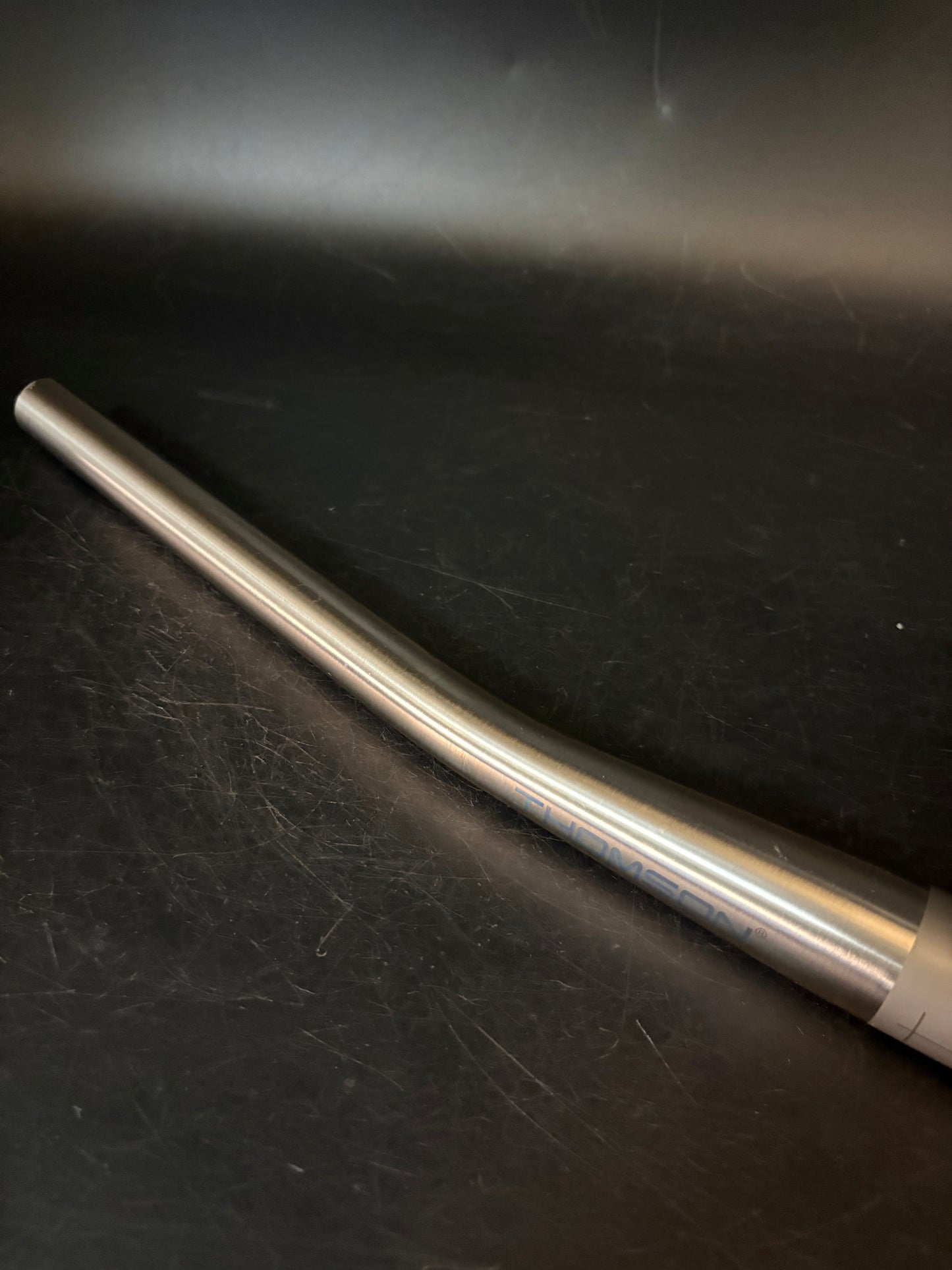 Thomson Flat Handlebar Titanium 670mm 31.8