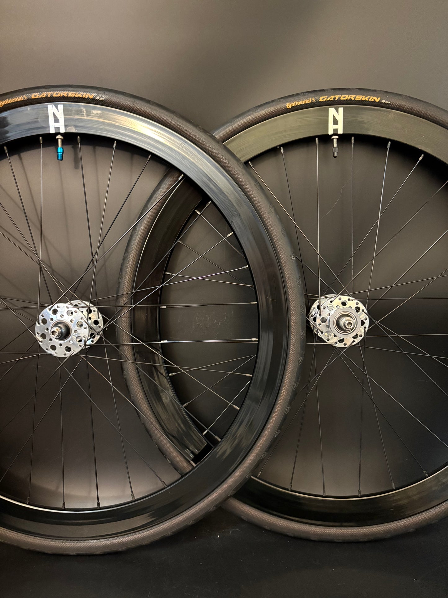 H Plus Son Eero Black / Phil Wood Pro HF Silver Wheelset 32h