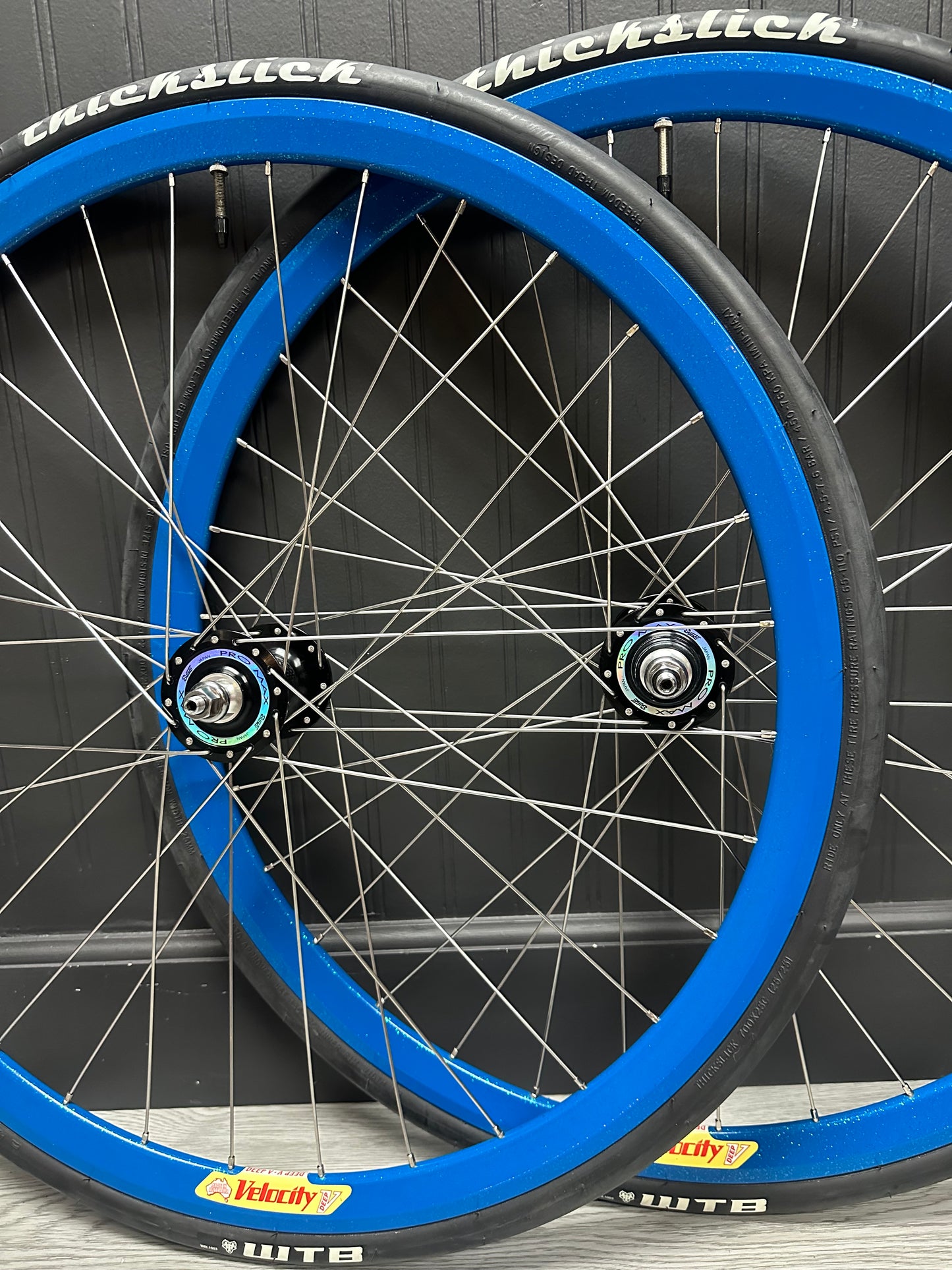 Deep V Blue Sparkle / Suzue CF Hubs Wheelset 32h Fixed/Fixed