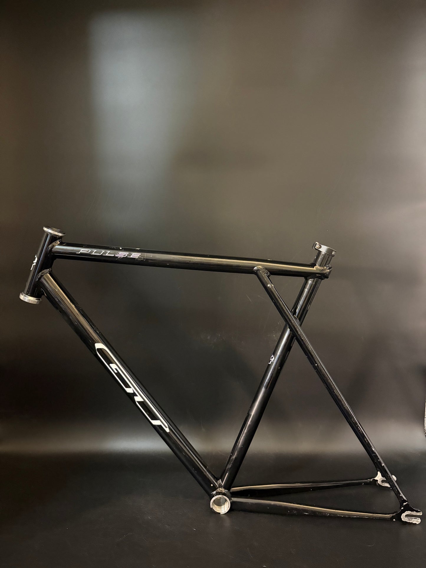 GT Pulse Kinesis Frameset Black 59cm ST c-t 56cm TT c-c