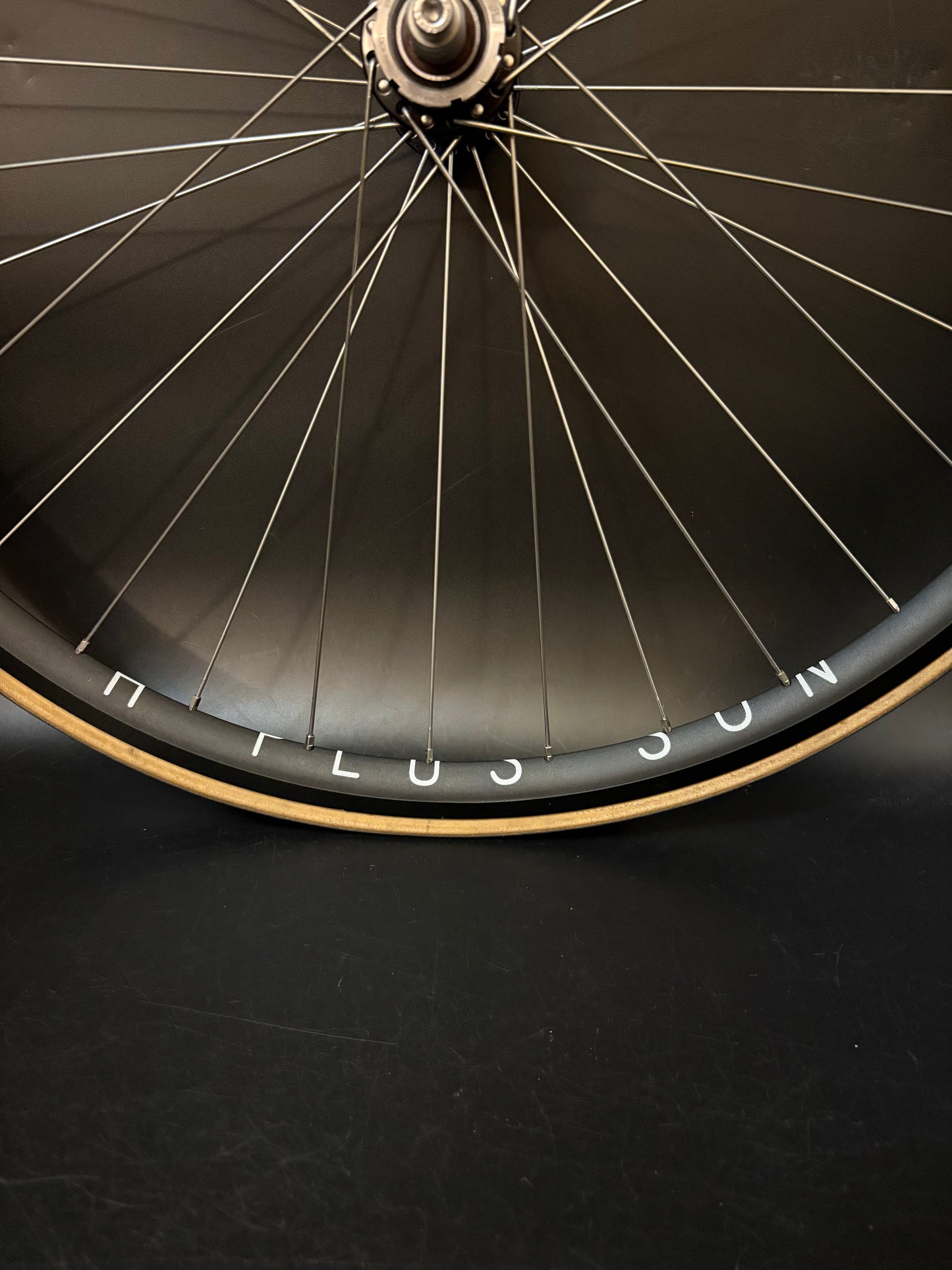 H Plus Son Archetype Black / Phil Wood LF Wheelset Black 24/32h