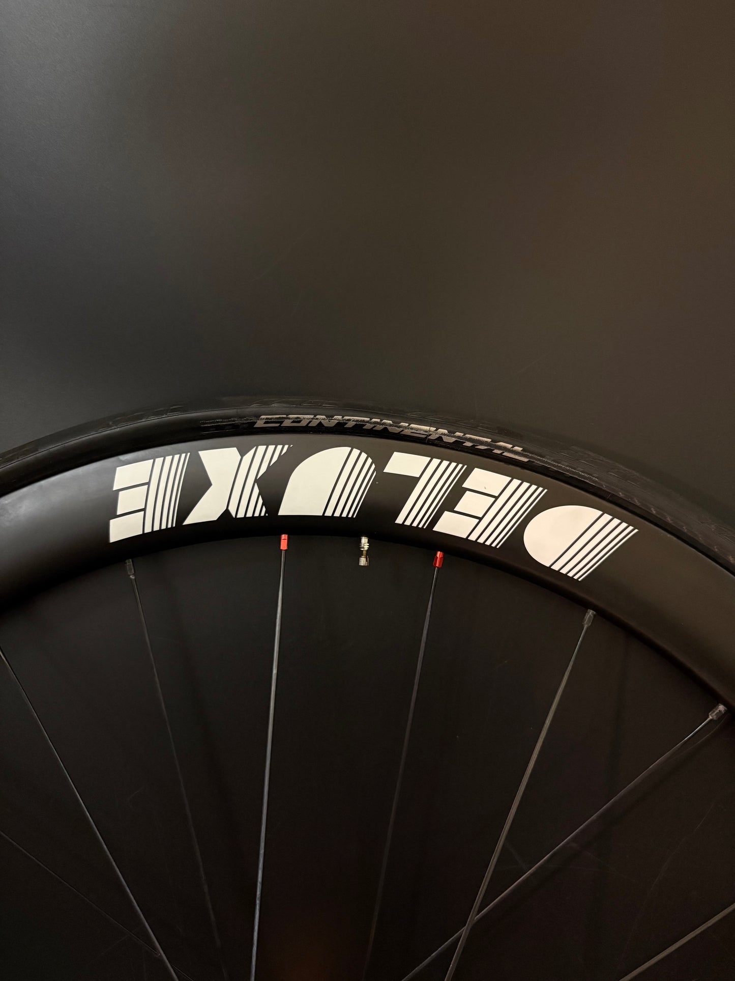 Deluxe White Logo 45mm Carbon / Mack Hubs Wheelset Orange 24h