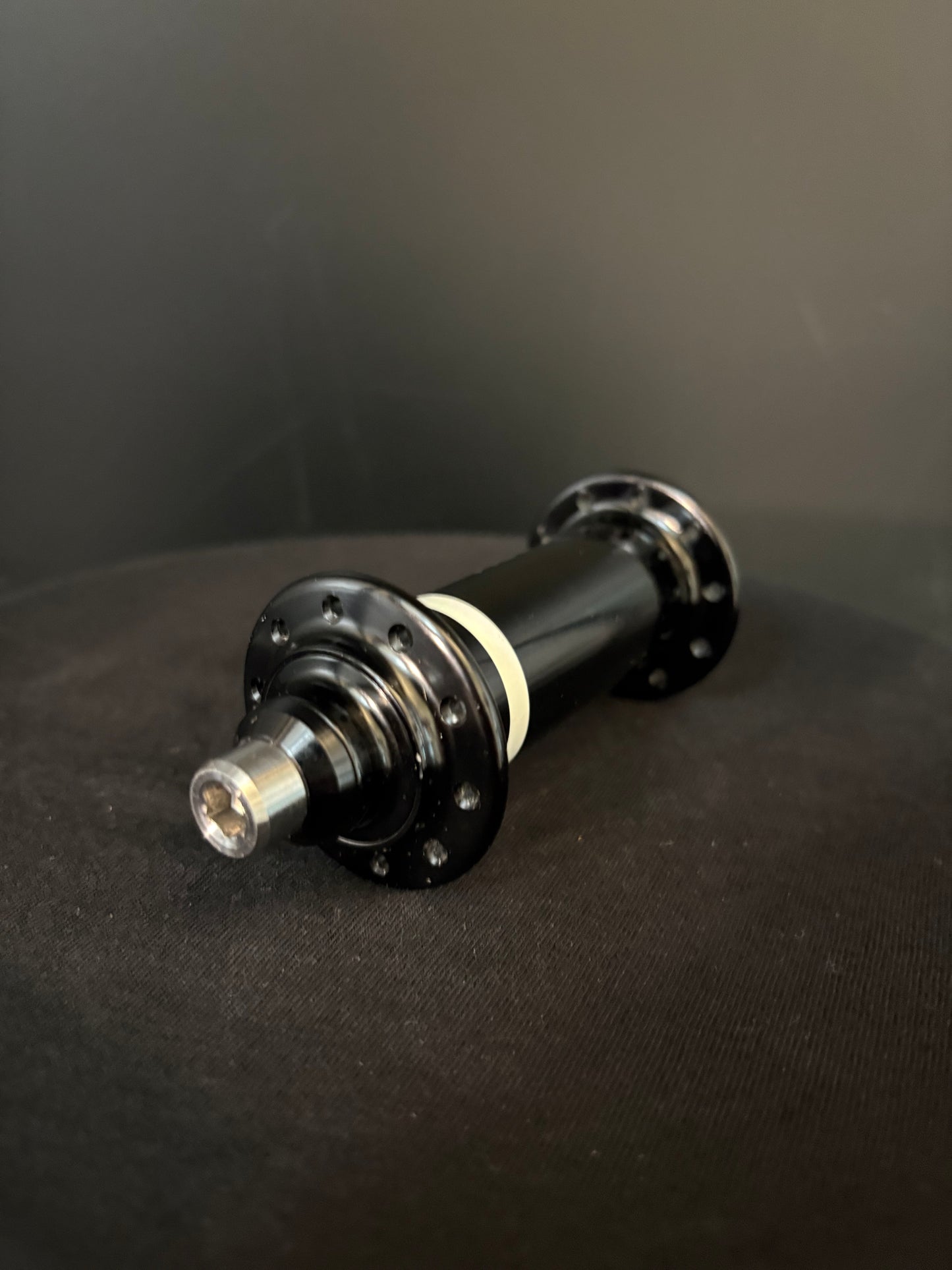 Mack Superlight Hubset Black/White 20/28h
