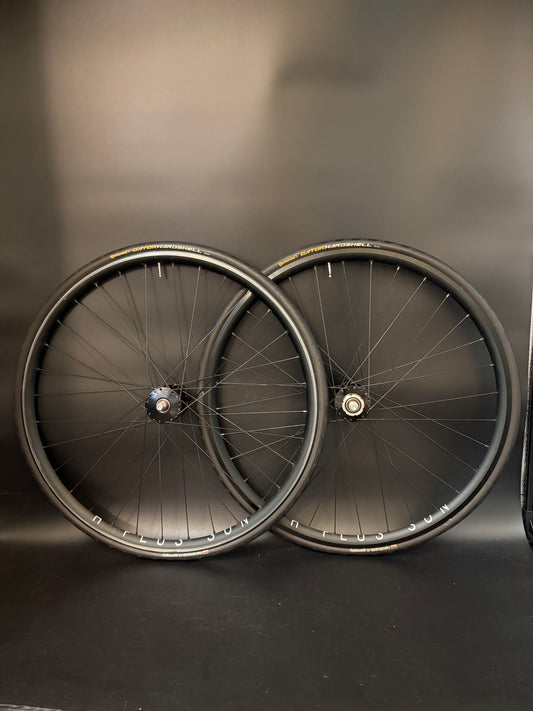 H Plus Son Archetype / Phil Wood HF Black Wheelset 32h