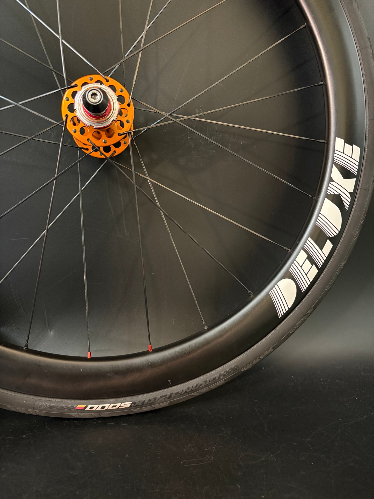 Deluxe White Logo 45mm Carbon / Mack Hubs Wheelset Orange 24h