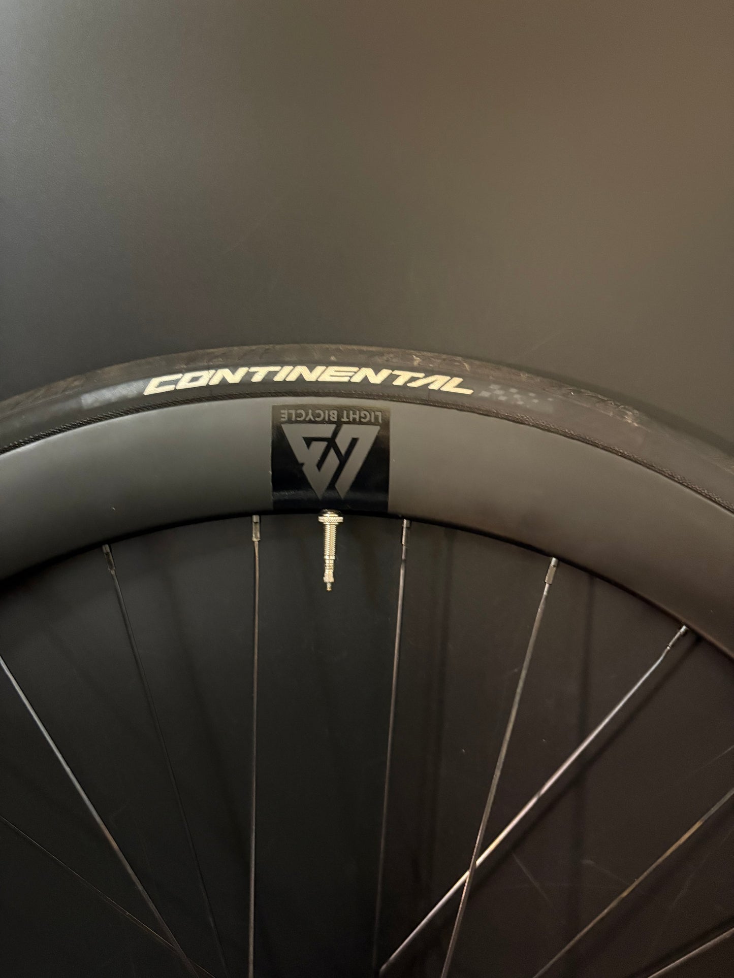 Light Bicycle 50mm Carbon Clincher / Lazarus Loop Wheelset 28h