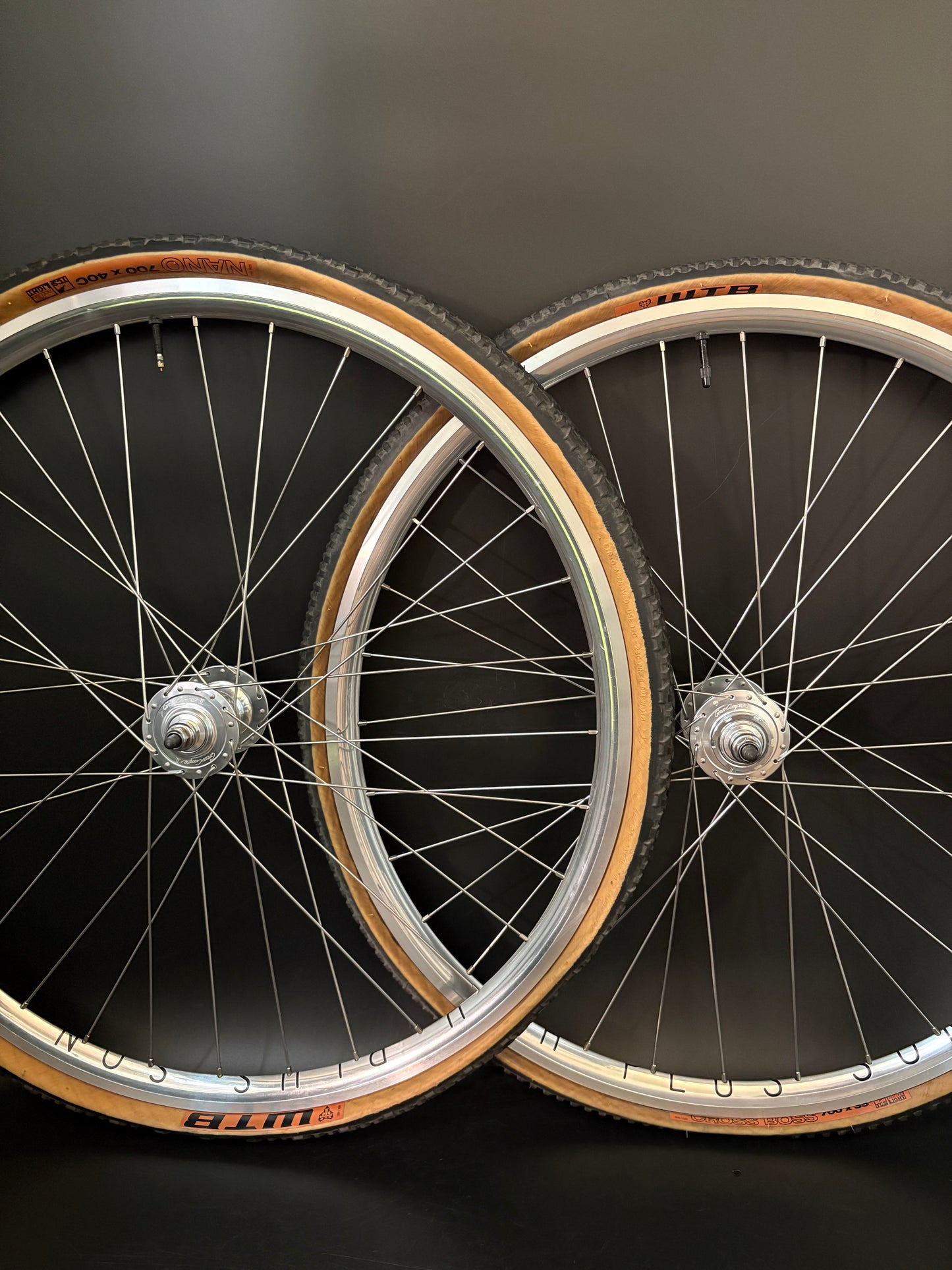 H Plus Son Archetype Silver / Gran Compe HF Wheelset 32h
