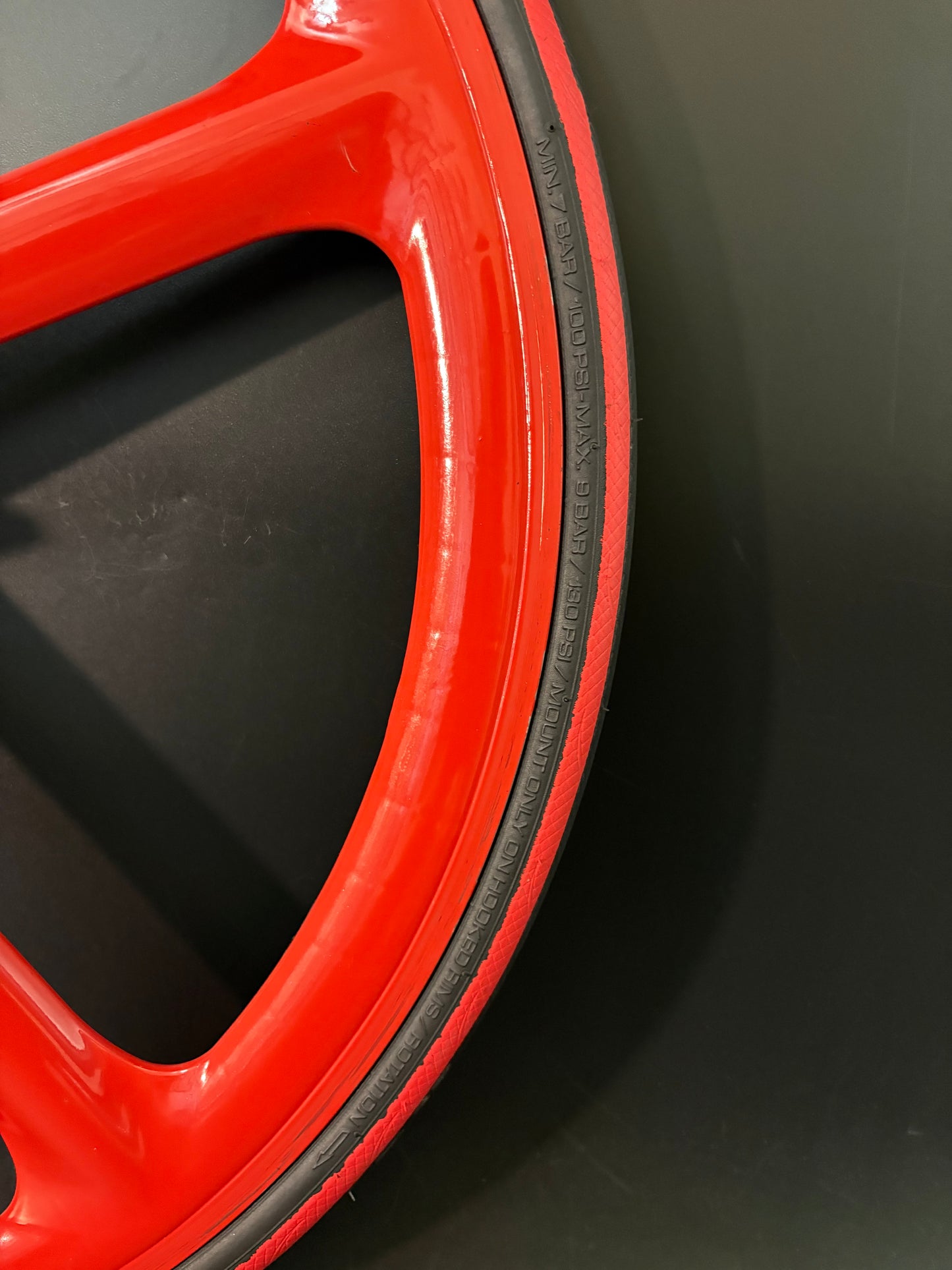 Aerospoke Clincher Front Wheel Red