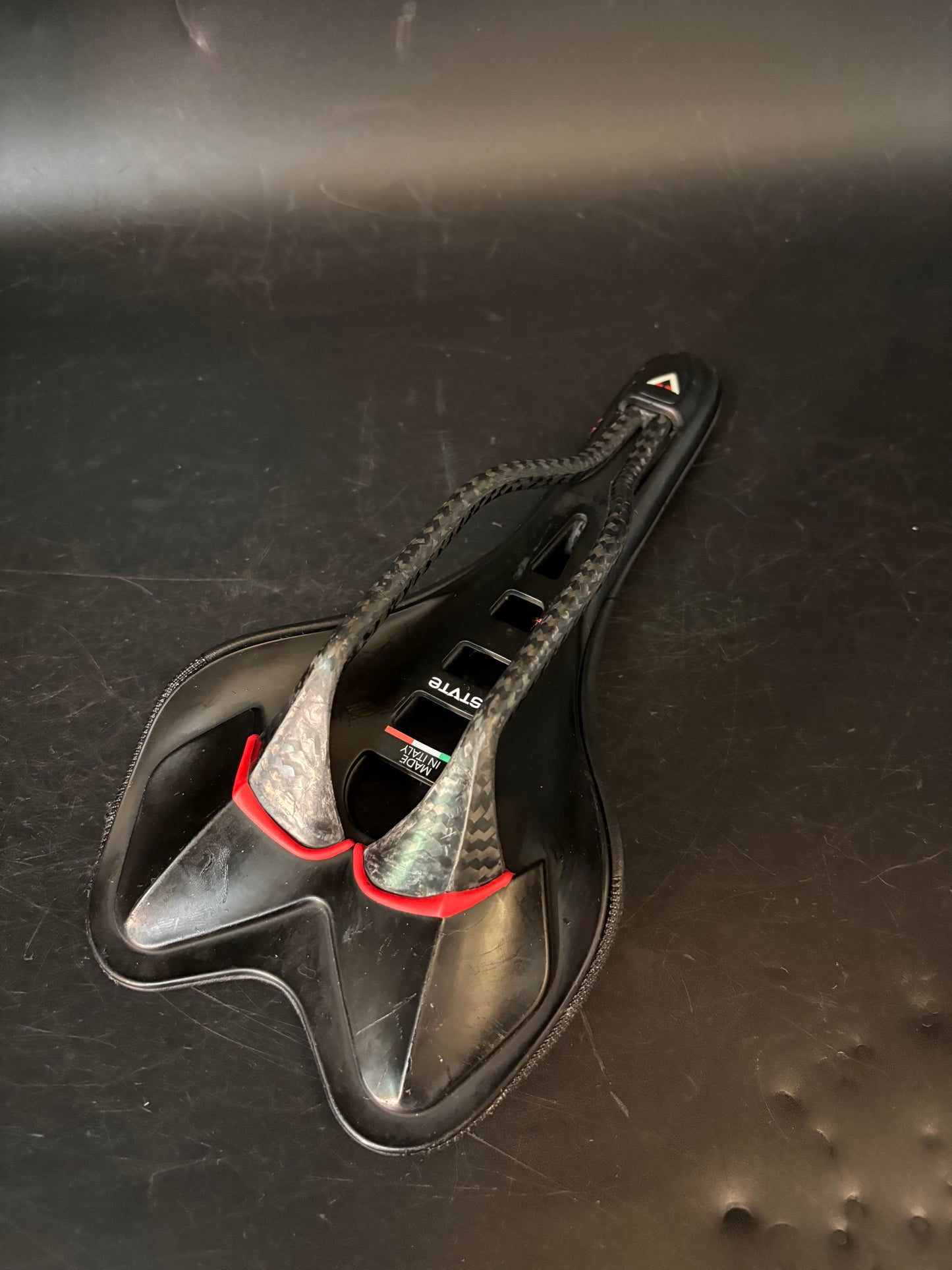 Astute Skylite VT Saddle Black Carbon