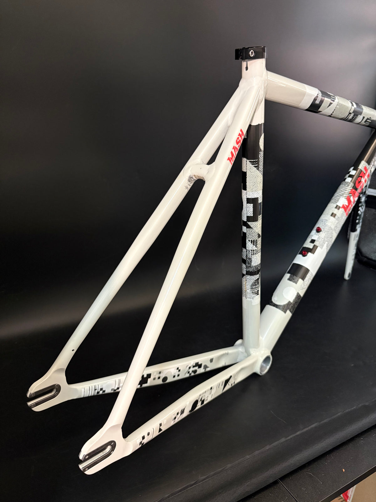 Mash AC-4 Prototype Frameset White/Black 54cm Medium