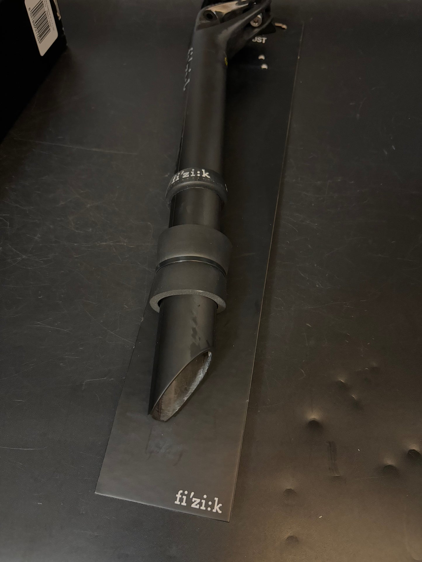 NEW Fizik Cyrano 00 Seatpost Carbon 31.6 330mm