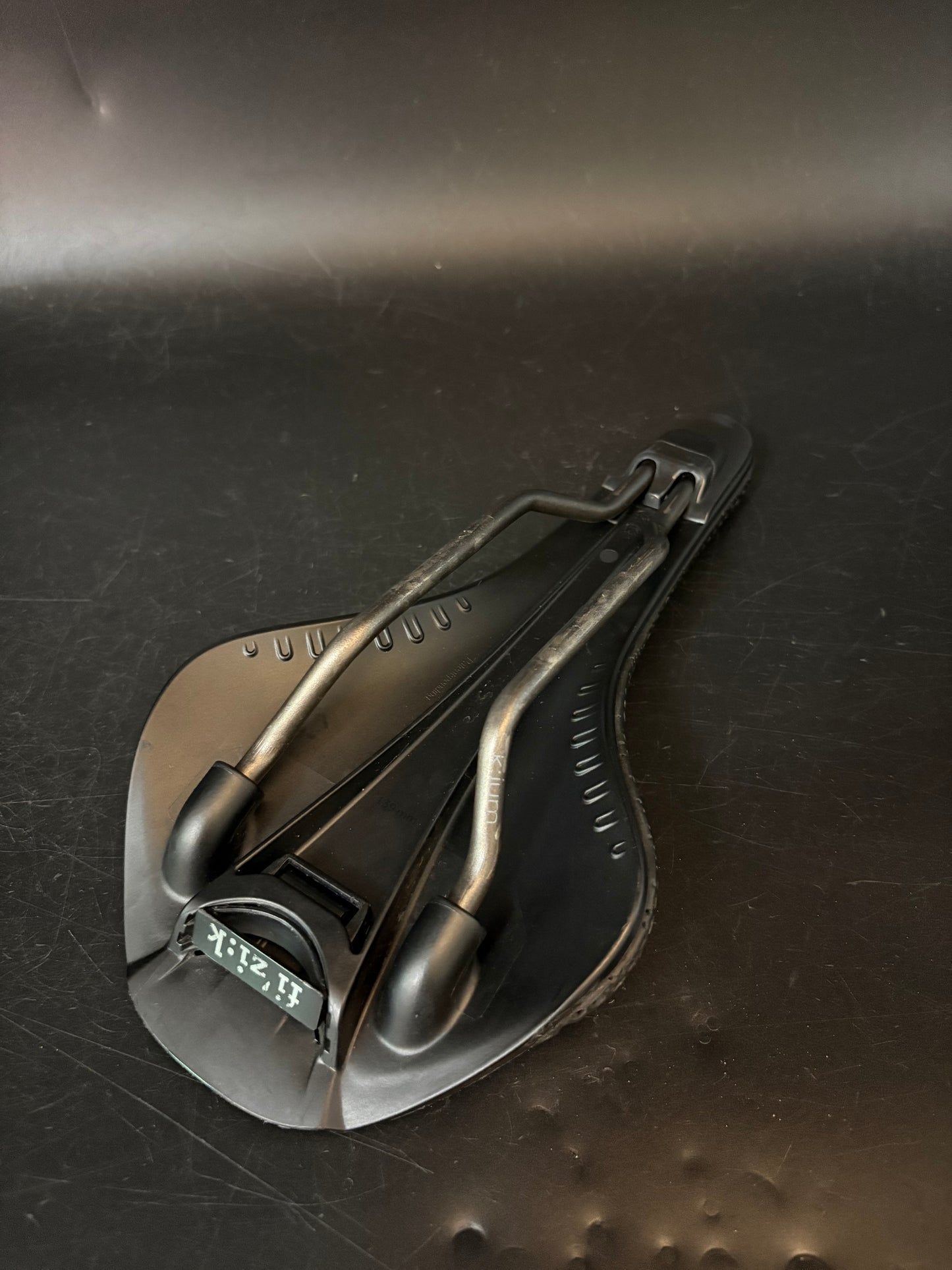 Fizik Versus Evo Adaptive Saddle Black