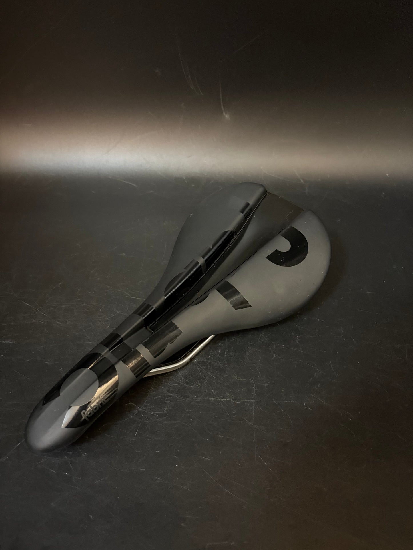 Fabric Line Saddle Black