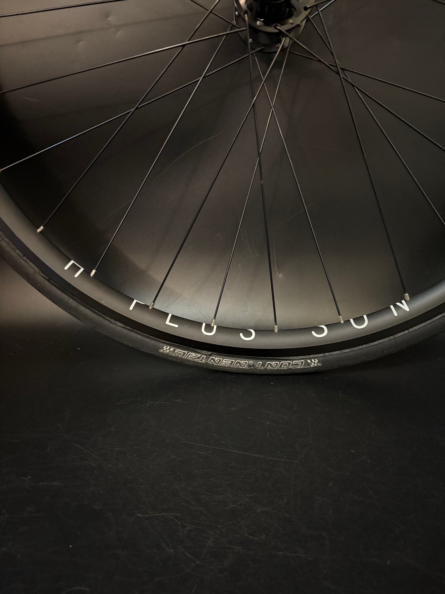 H Plus Son Archetype Black / Spike Hubs Wheelset 28h
