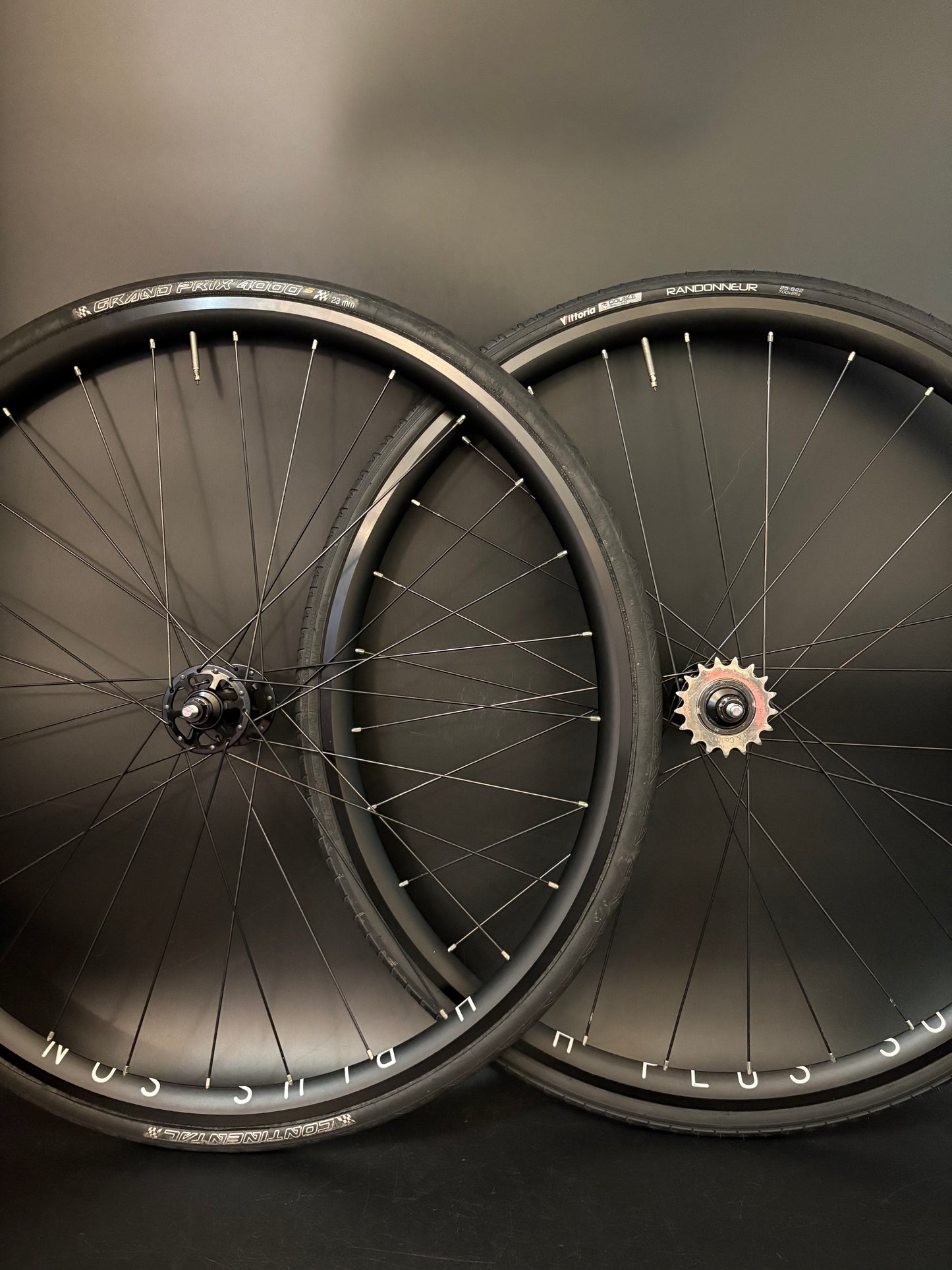 H Plus Son Archetype Black / Spike Hubs Wheelset 28h