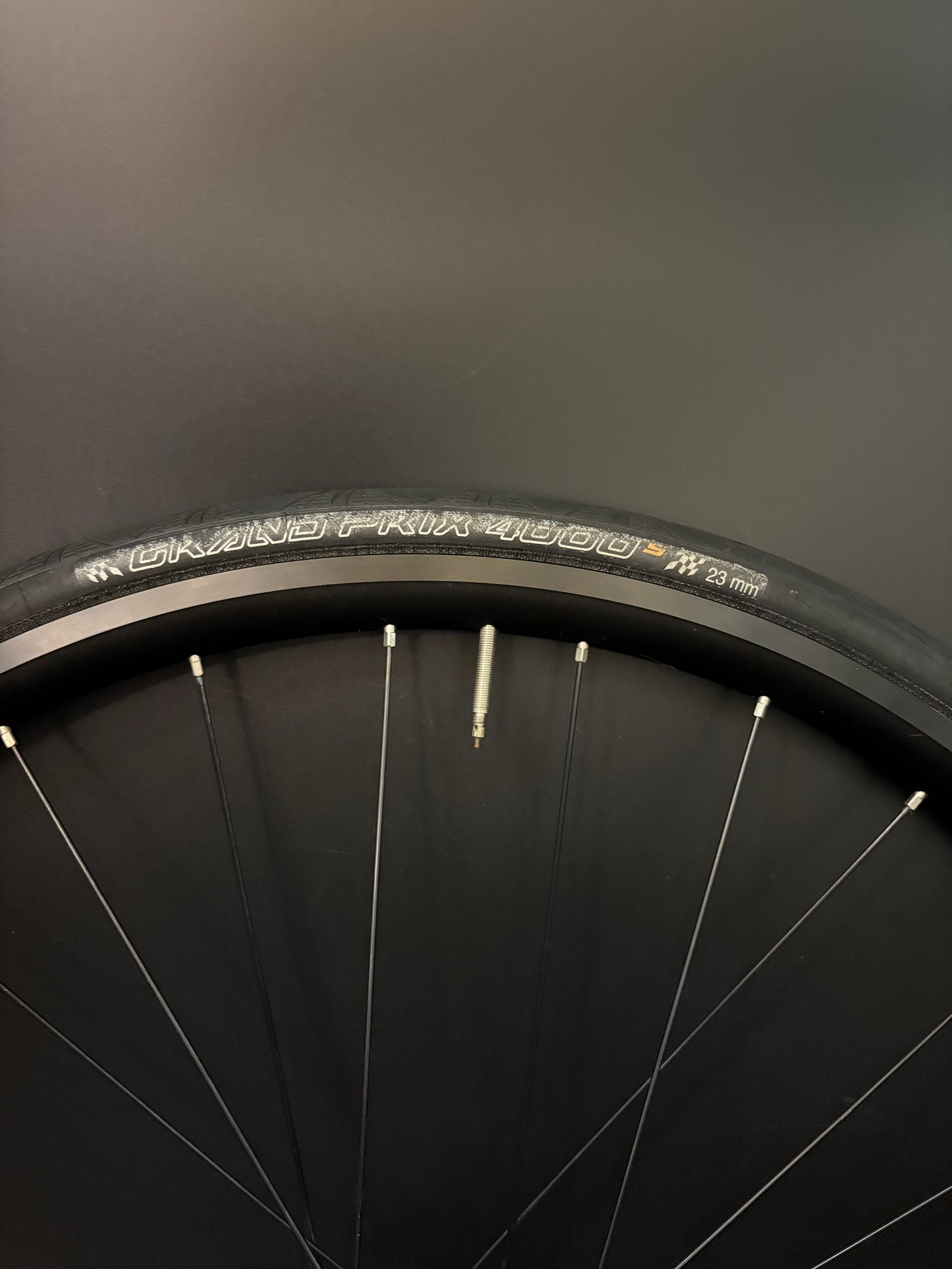 H Plus Son Archetype Black / Spike Hubs Wheelset 28h