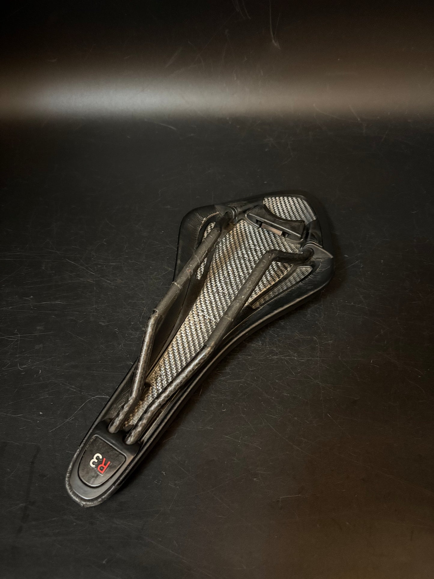 Fizik Arione R3 Saddle Blacl Carbon Rails