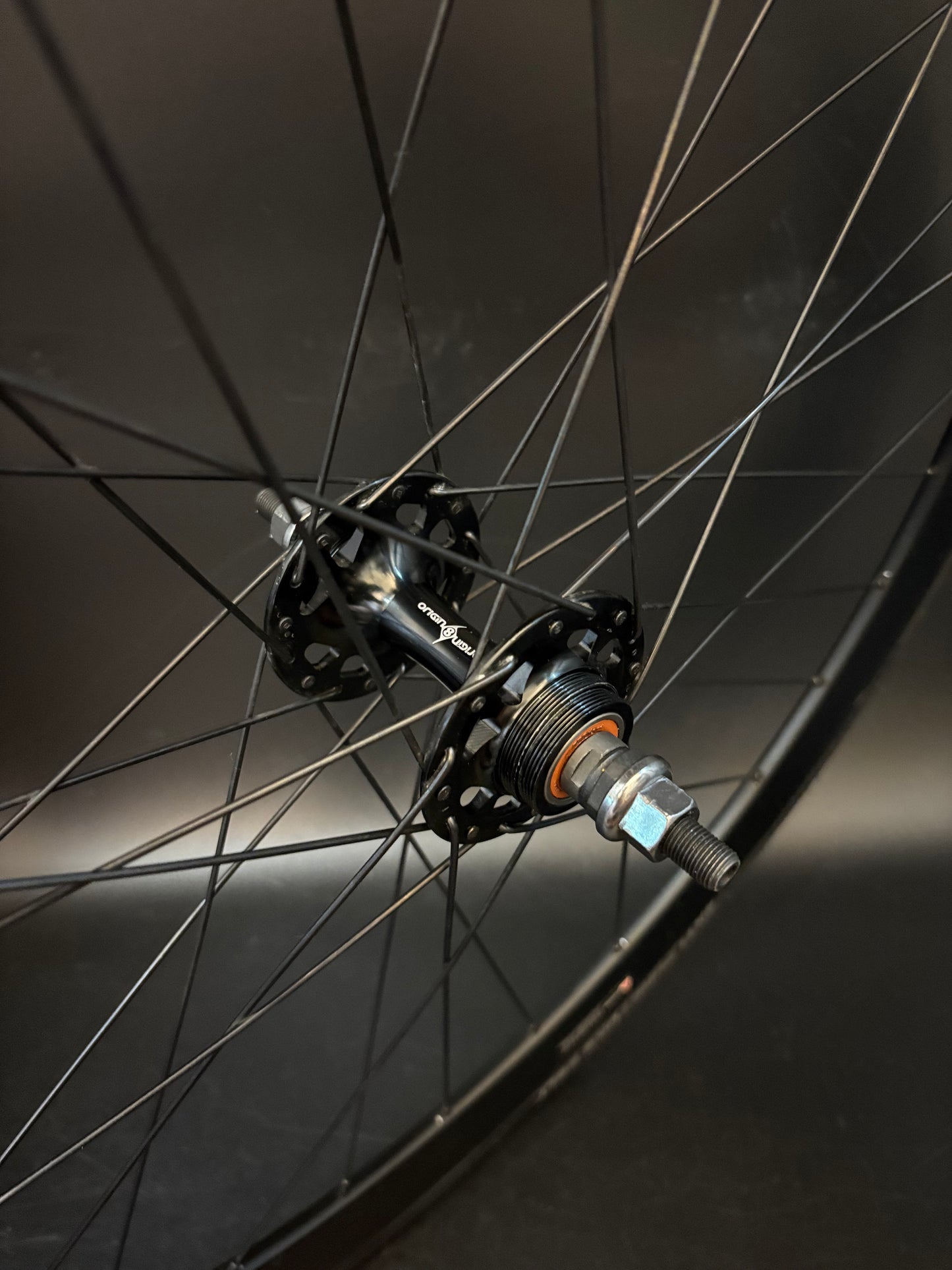 H Plus Son Formation Face + SL42 Black / Origin 8 Wheelset 32h