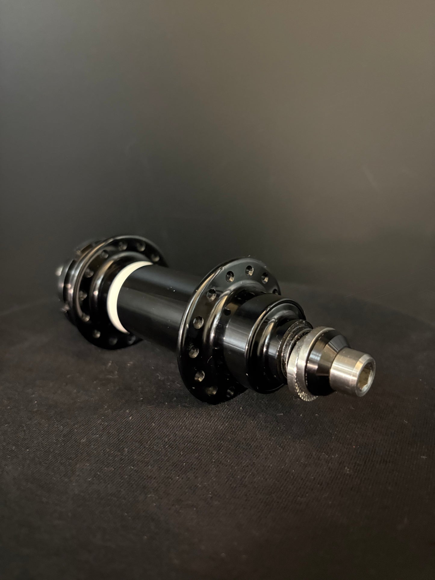 Mack Superlight Hubset Black/White 20/28h