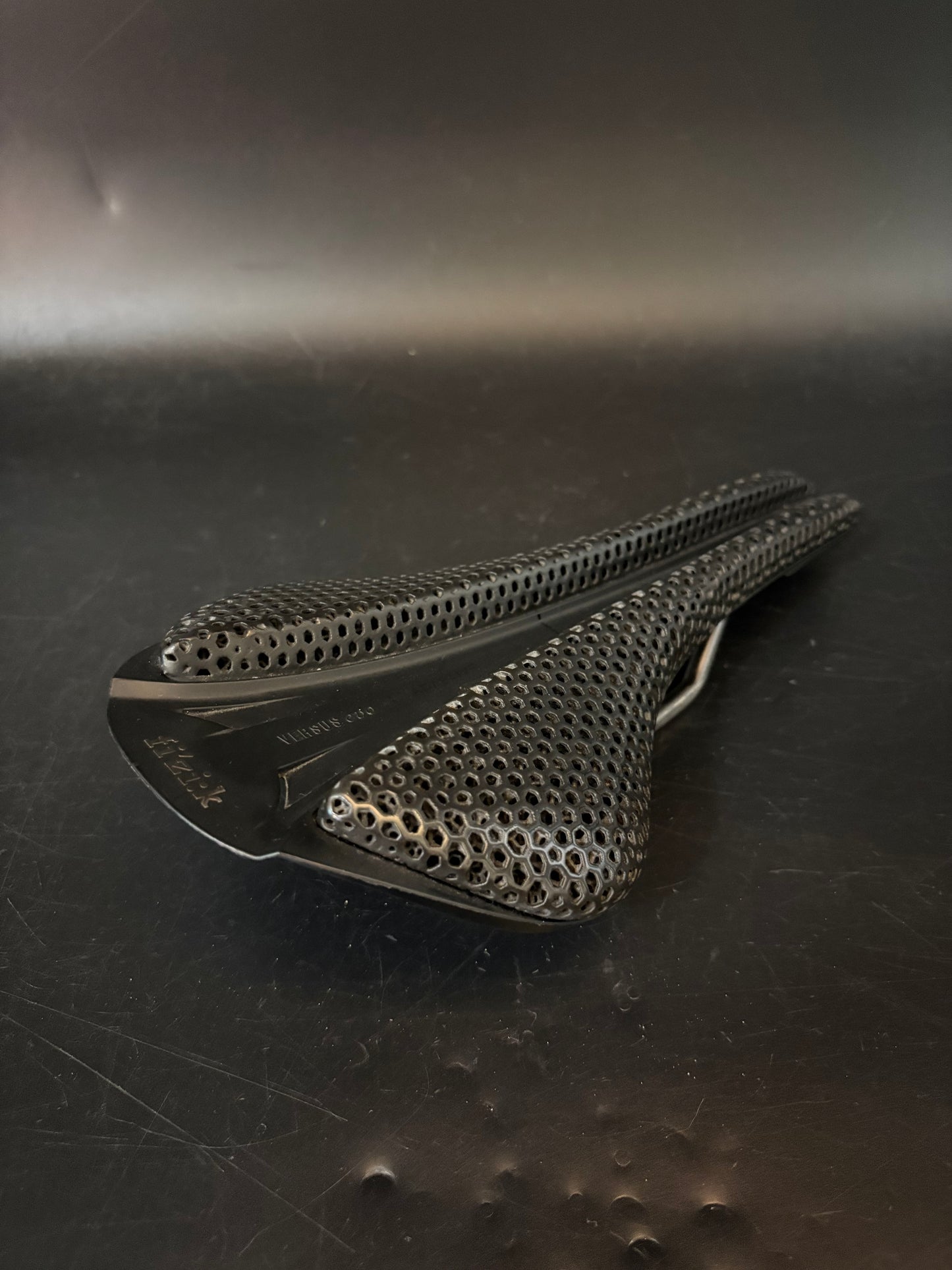Fizik Versus Evo Adaptive Saddle Black