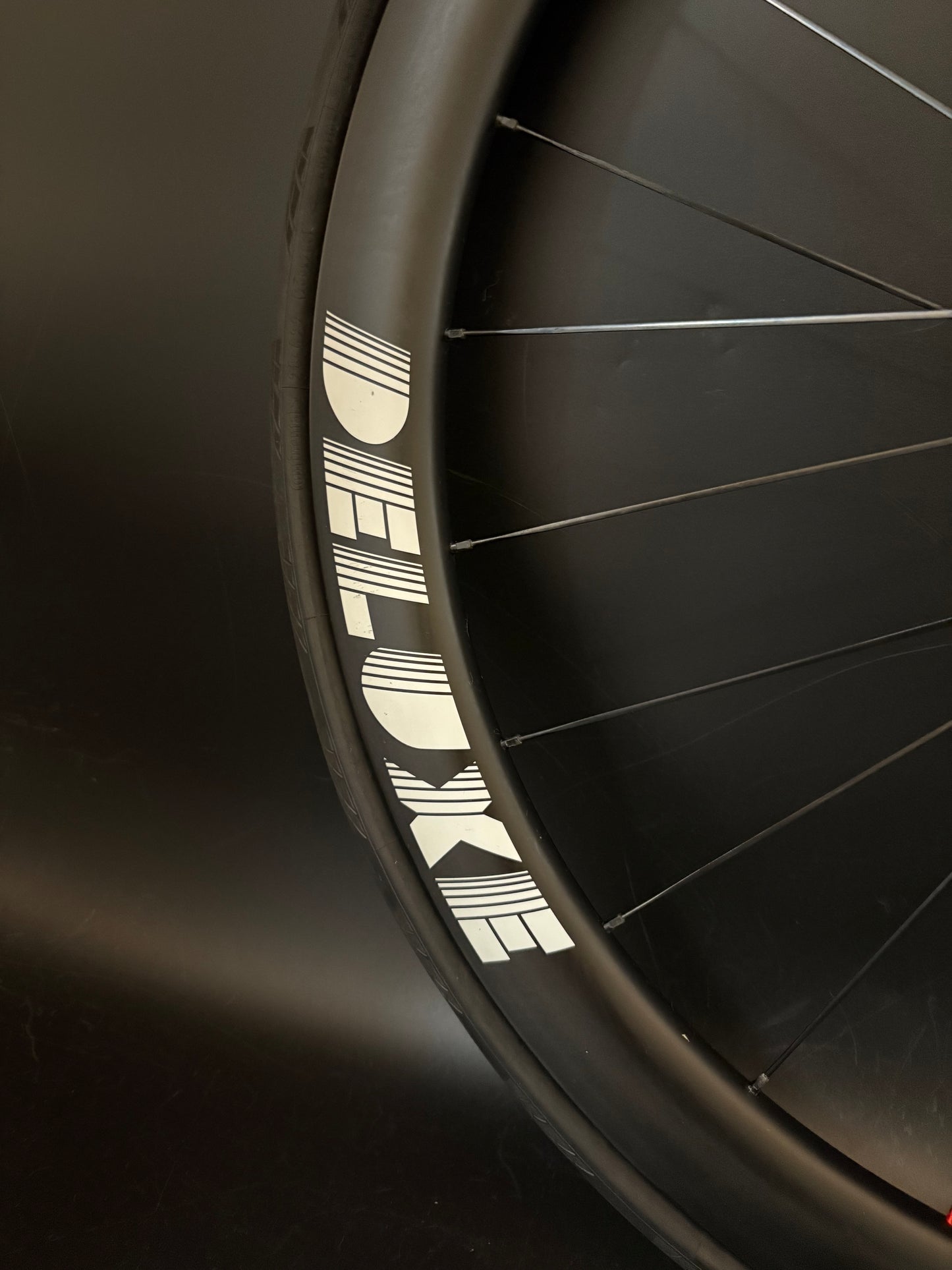 Deluxe White Logo 45mm Carbon / Mack Hubs Wheelset Orange 24h
