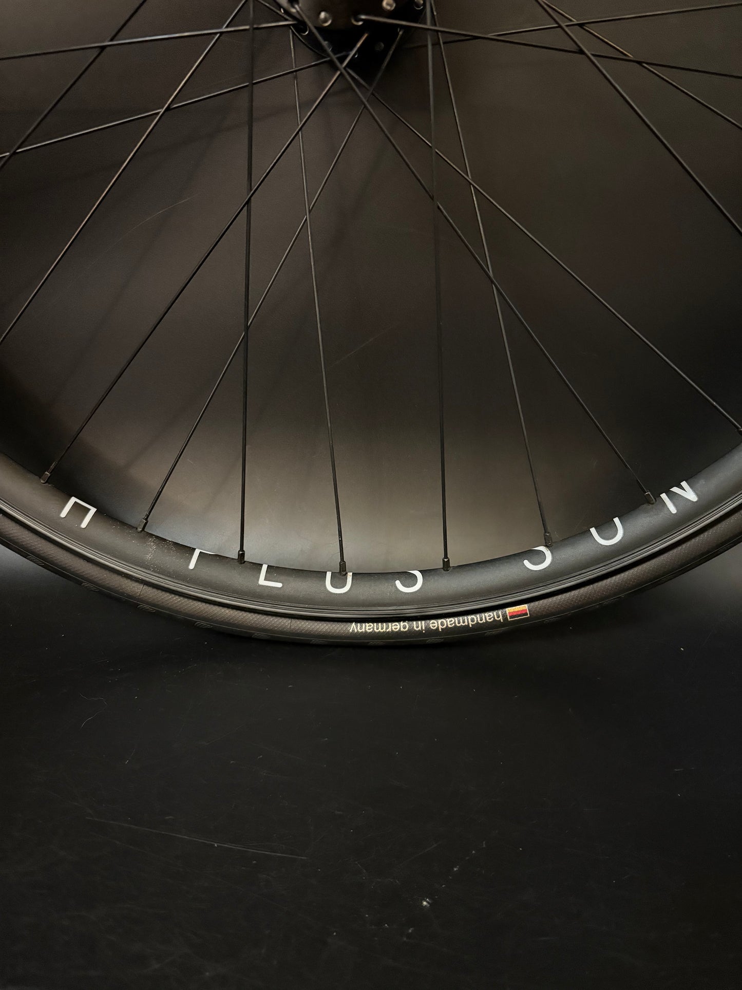 H Plus Son Archetype / Phil Wood HF Black Wheelset 32h