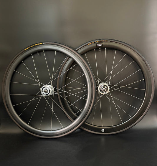 Unbranded 35mm Carbon Clincher + Giant 42 Carbon Clincher Tubeless / DT Swiss Wheelset 20/24h