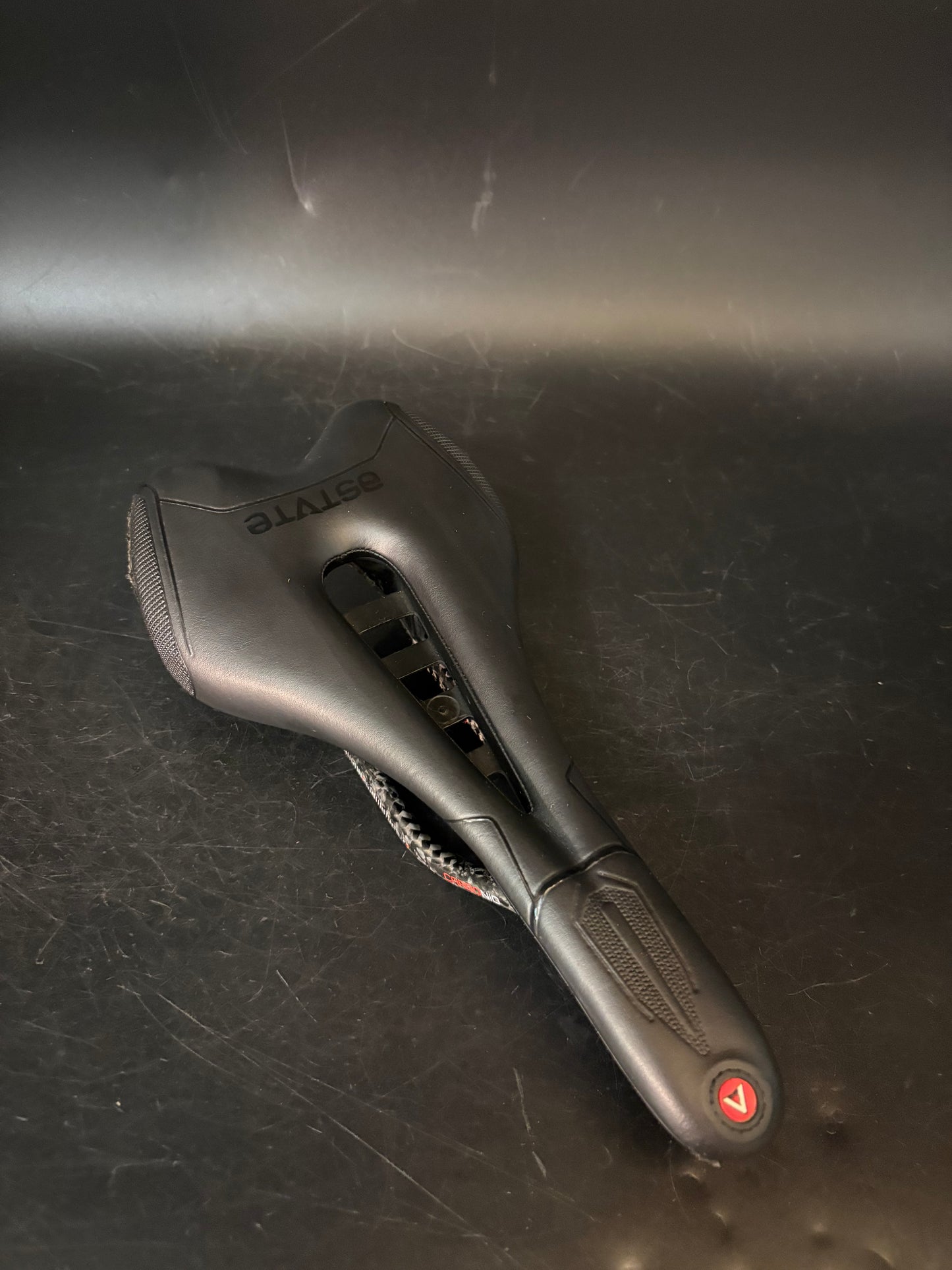 Astute Skylite VT Saddle Black Carbon