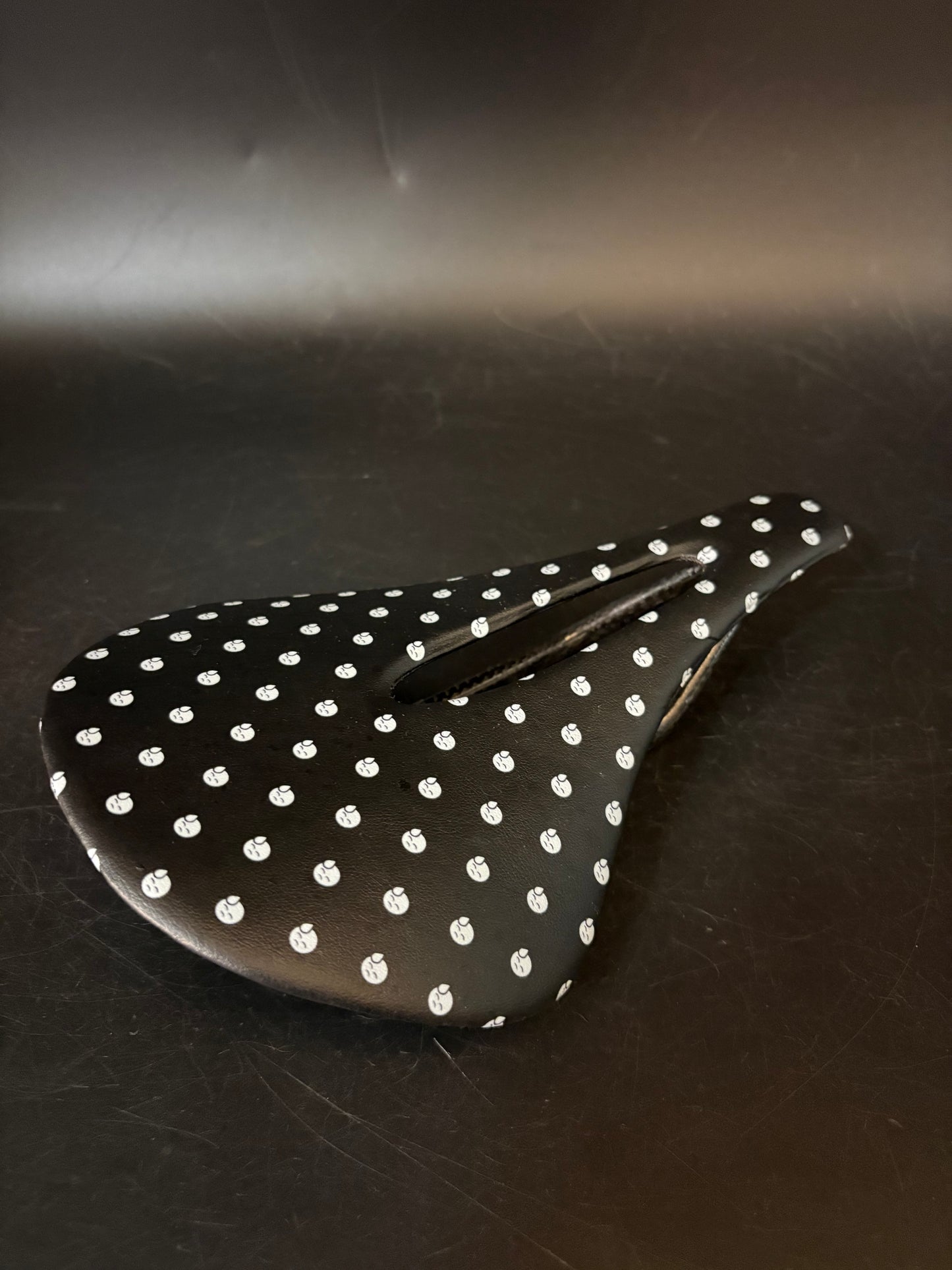 God & Famous Paincave Saddle Carbon