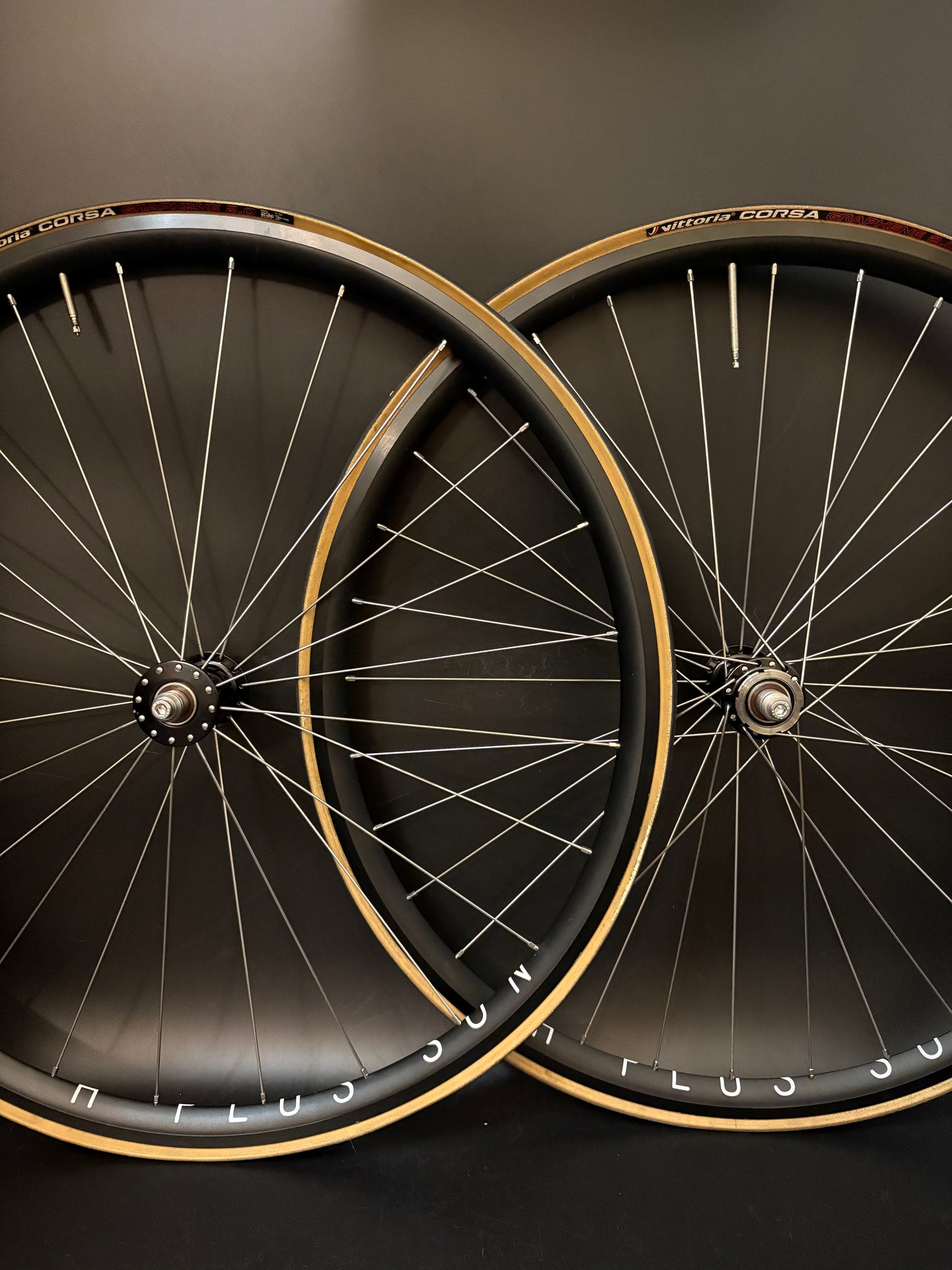 H Plus Son Archetype Black / Phil Wood LF Wheelset Black 24/32h